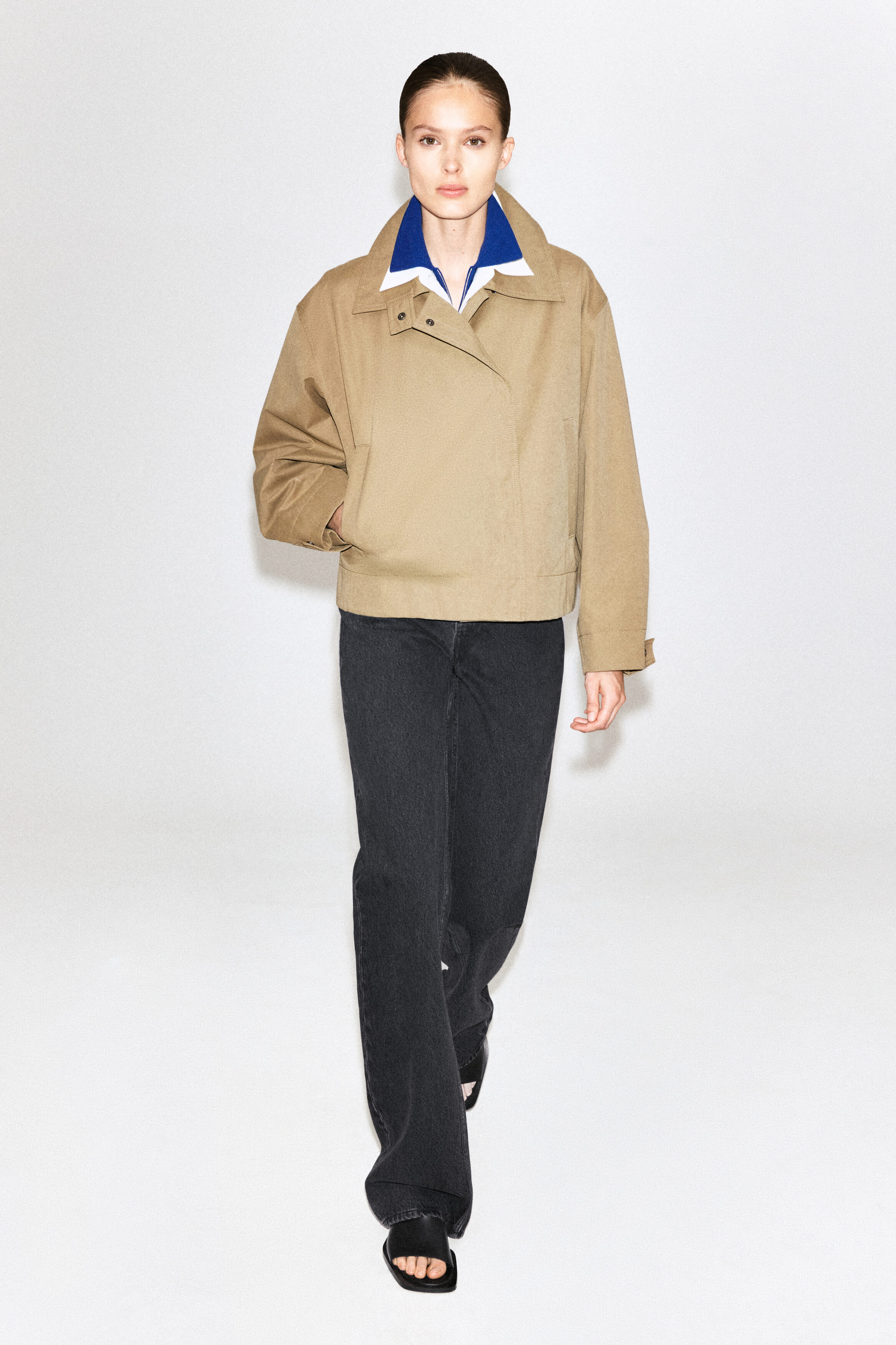 ROUNDED SHORT TRENCH COAT - BEIGE