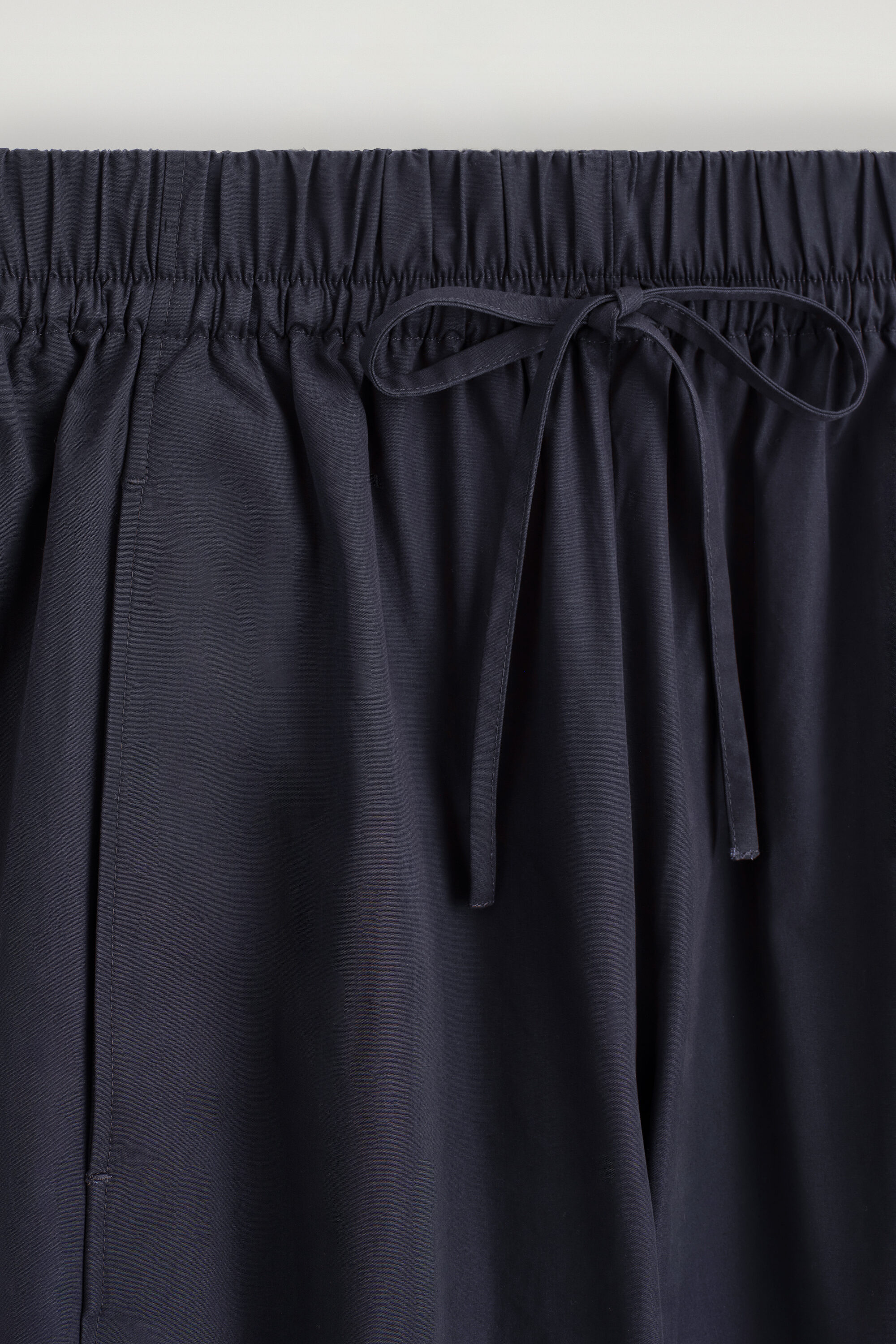 ELASTICATED BARREL-LEG PANTS - NAVY