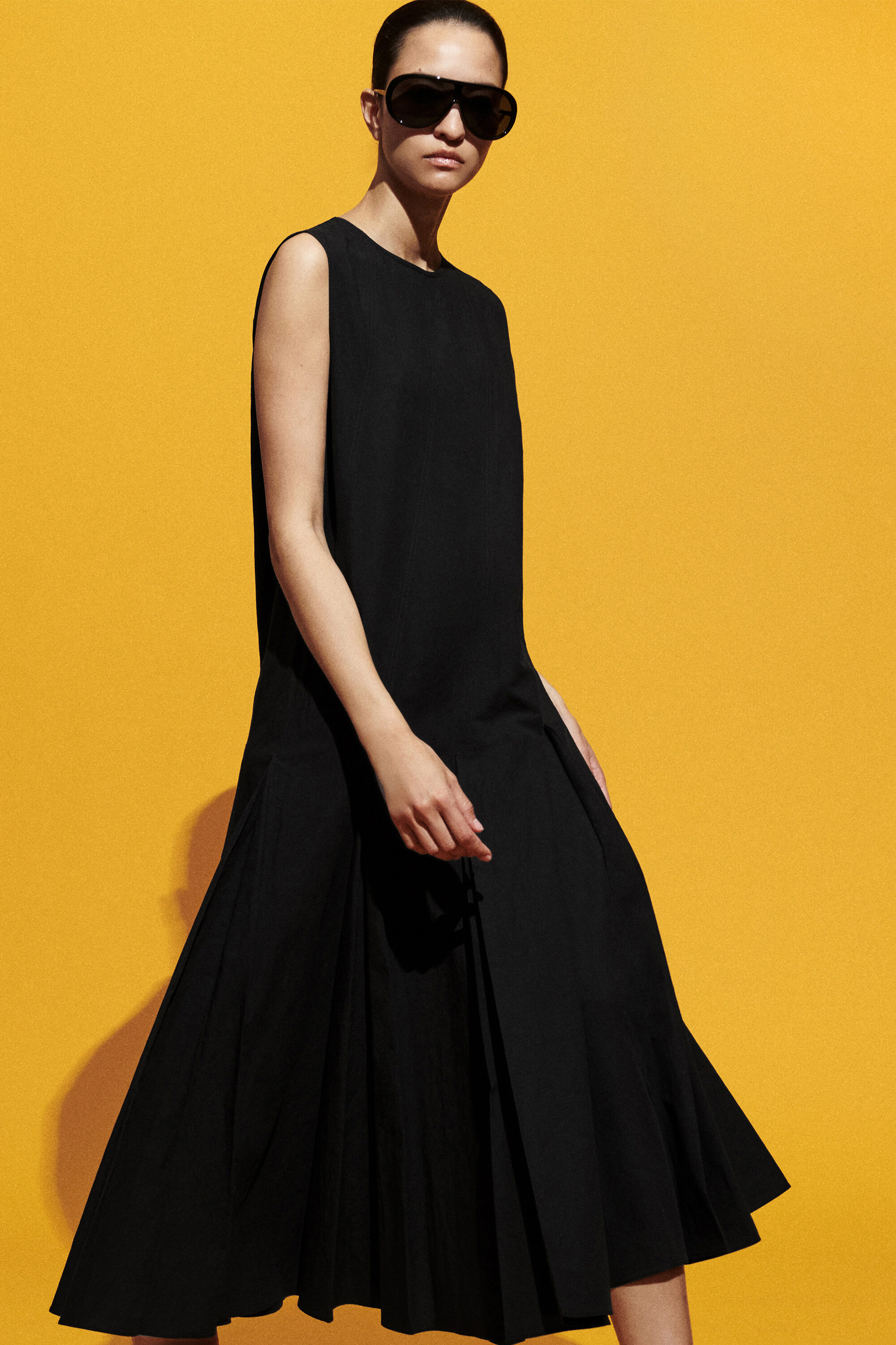 PLEATED COTTON-LINEN MAXI DRESS - BLACK