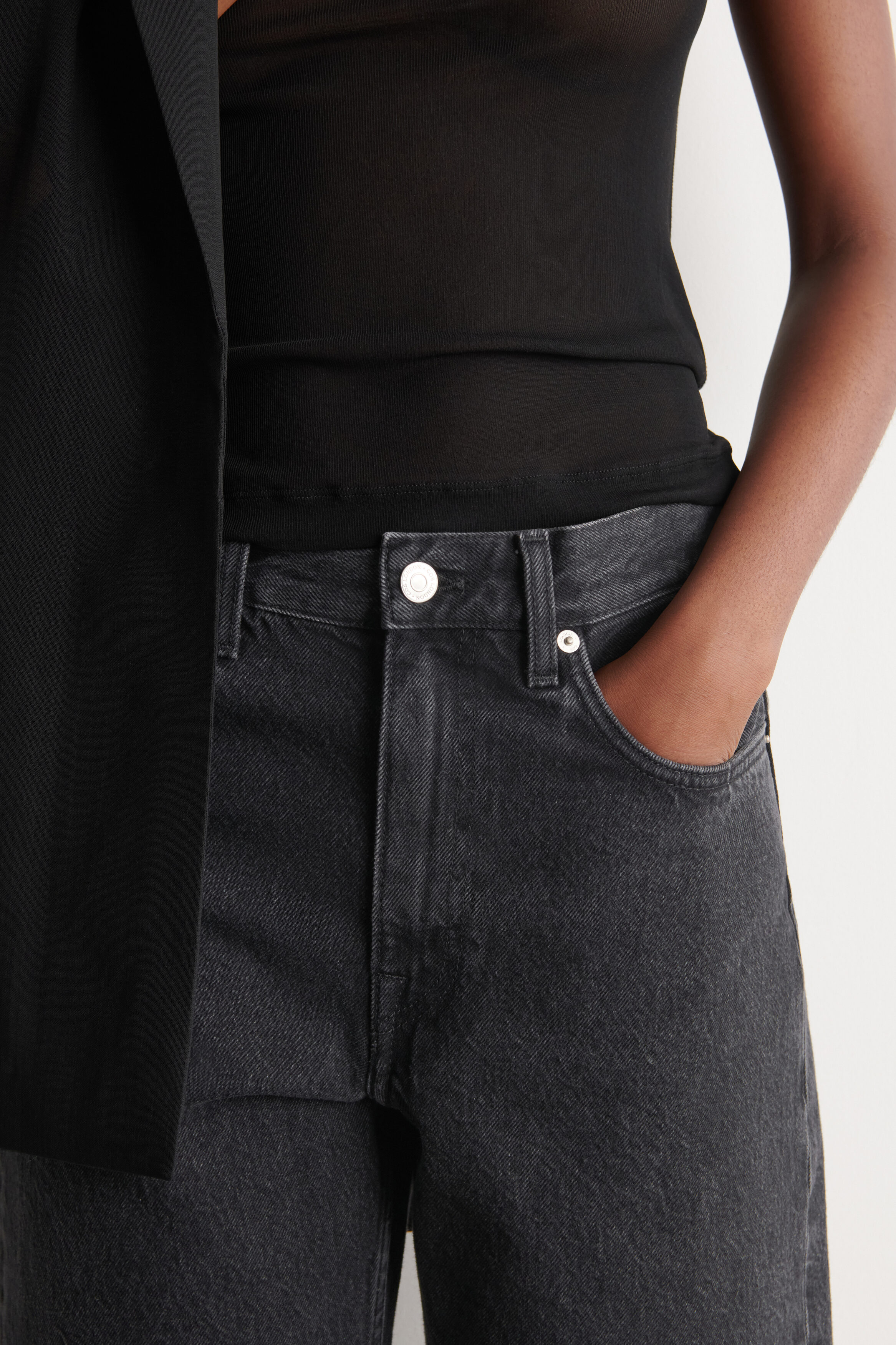 CHORD STRAIGHT-LEG DENIM SHORTS - BLACK