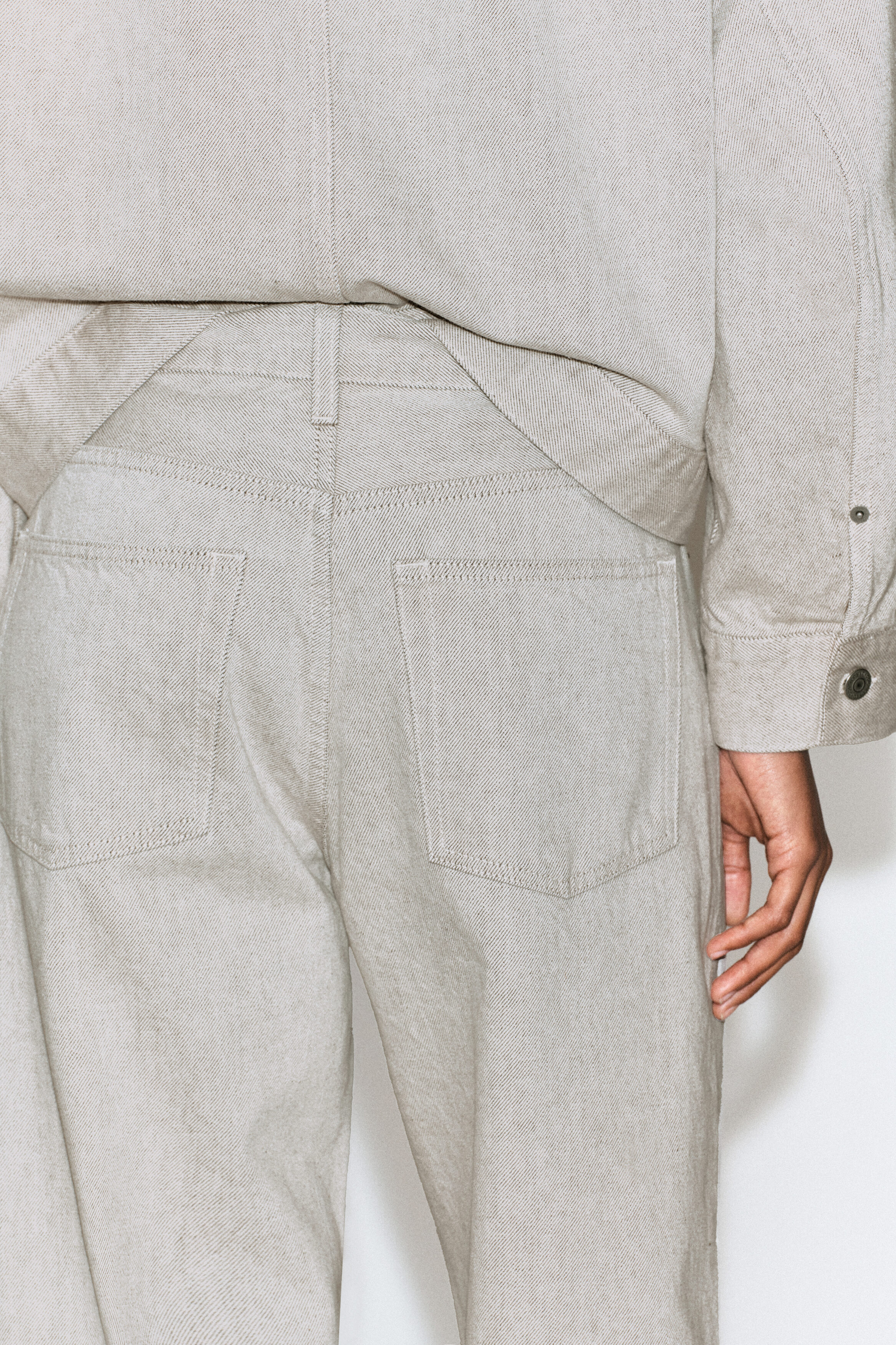 FACADE STRAIGHT-LEG JEANS - TAUPE