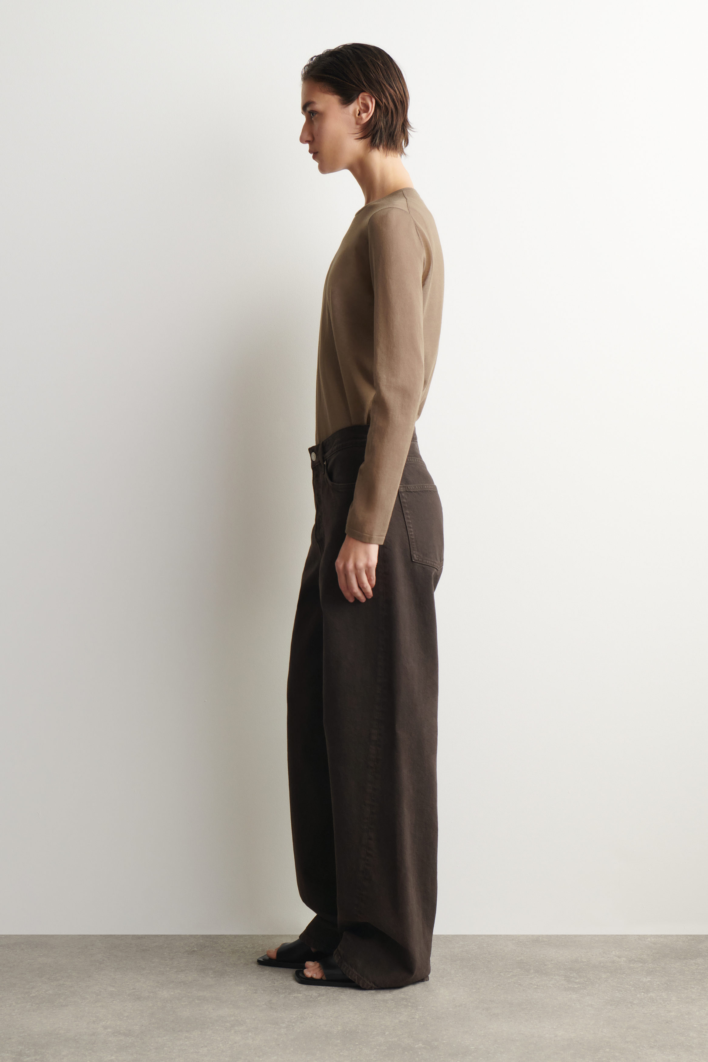 FACADE STRAIGHT-LEG JEANS - BROWN
