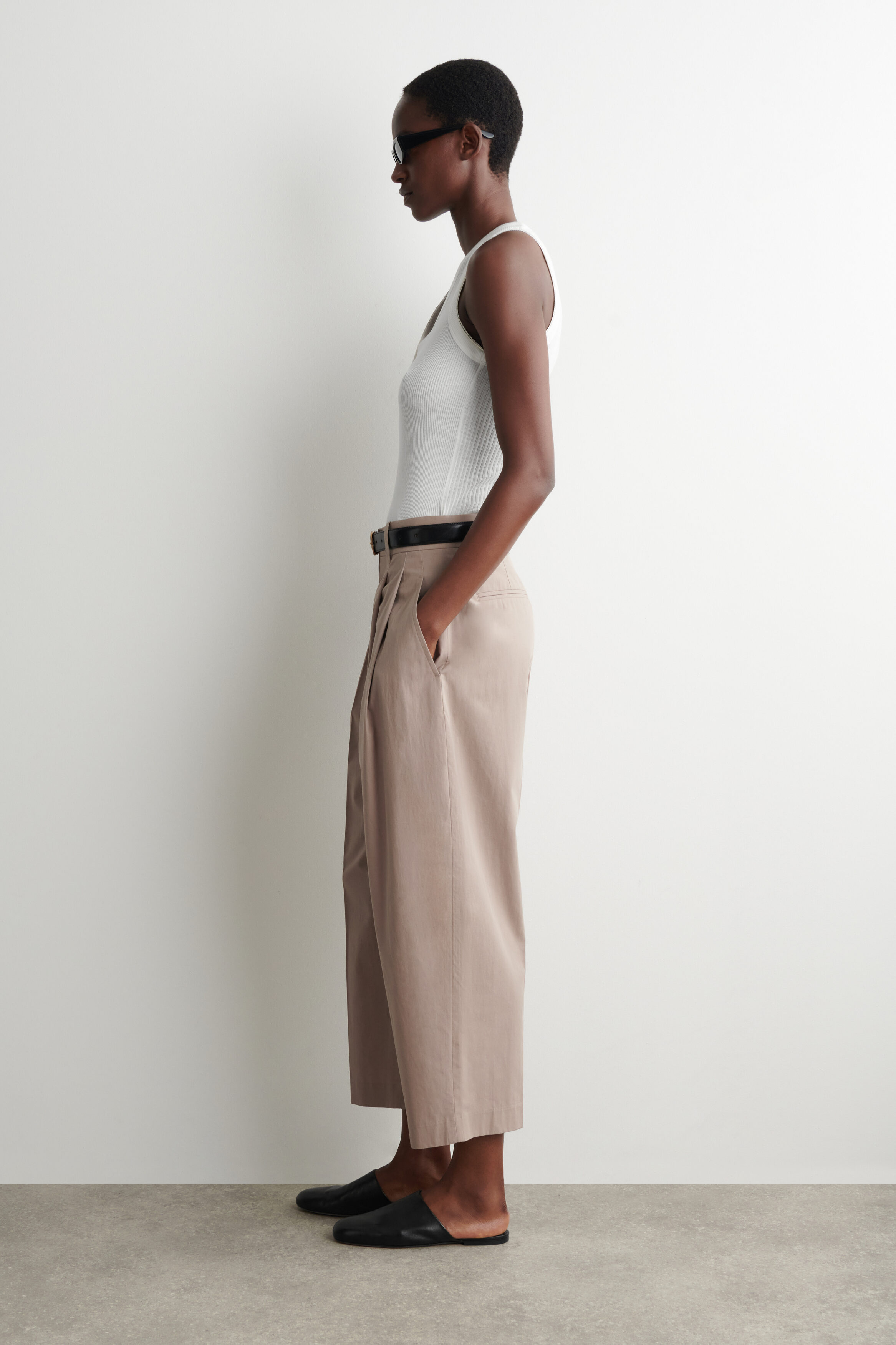 TAILORED COTTON BARREL-LEG PANTS - BEIGE