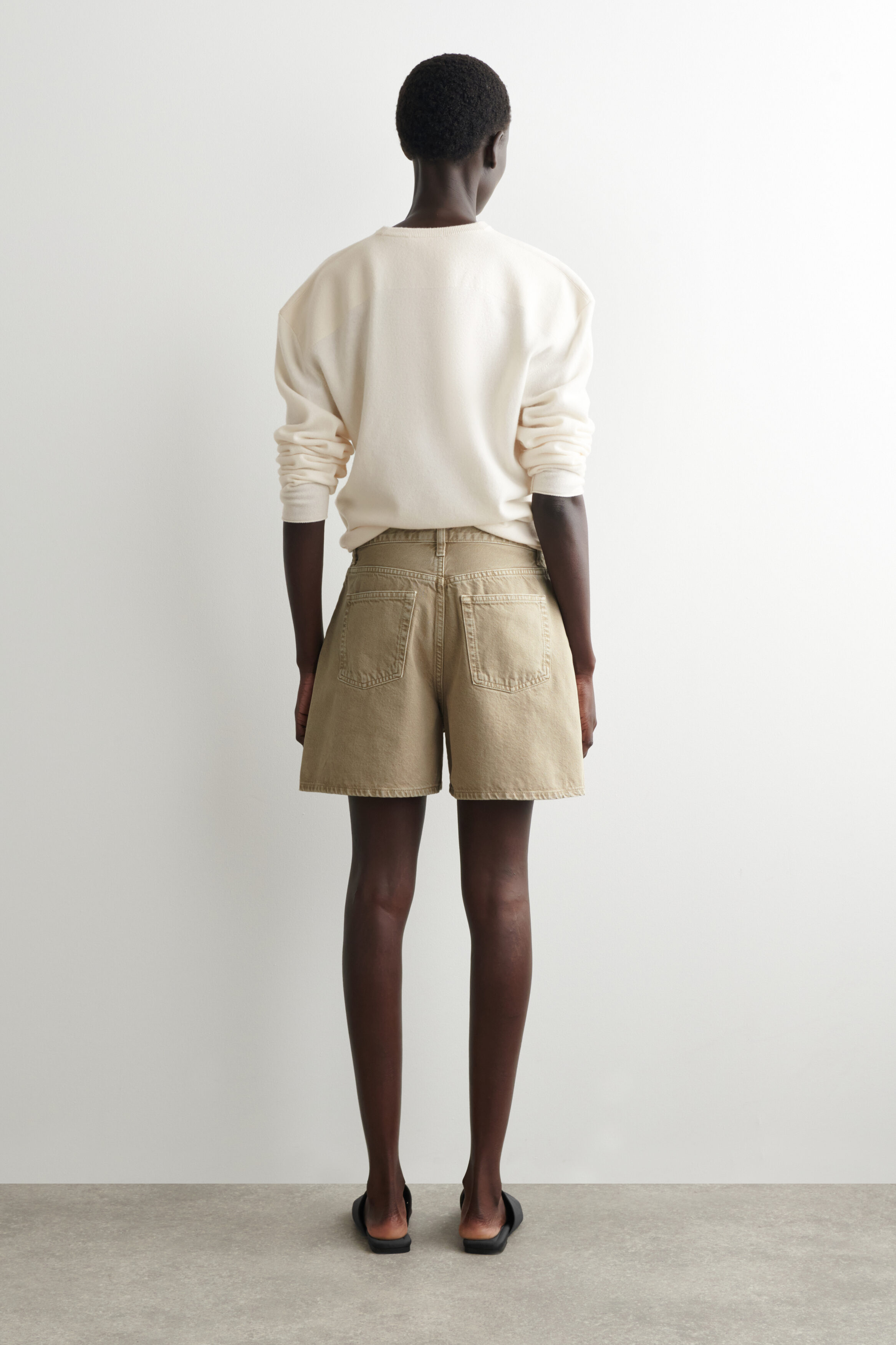 HIGH-RISE DENIM SHORTS - BEIGE