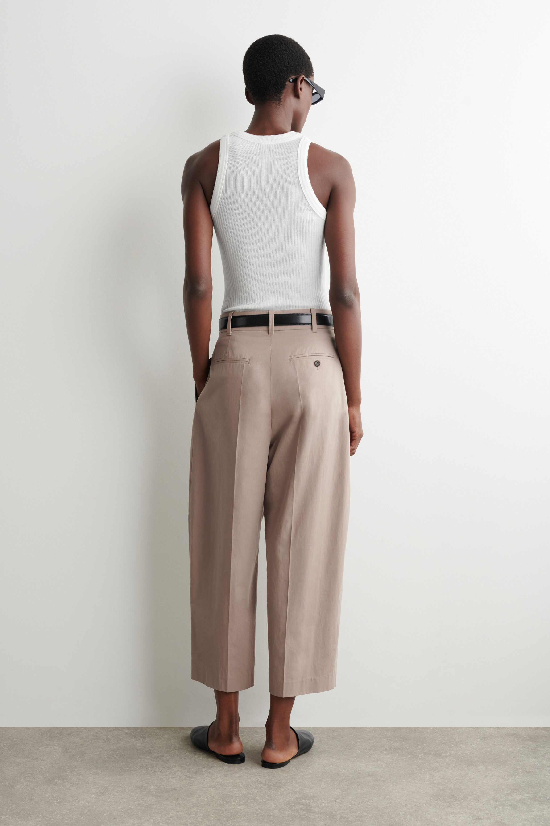 TAILORED COTTON BARREL-LEG PANTS - BEIGE