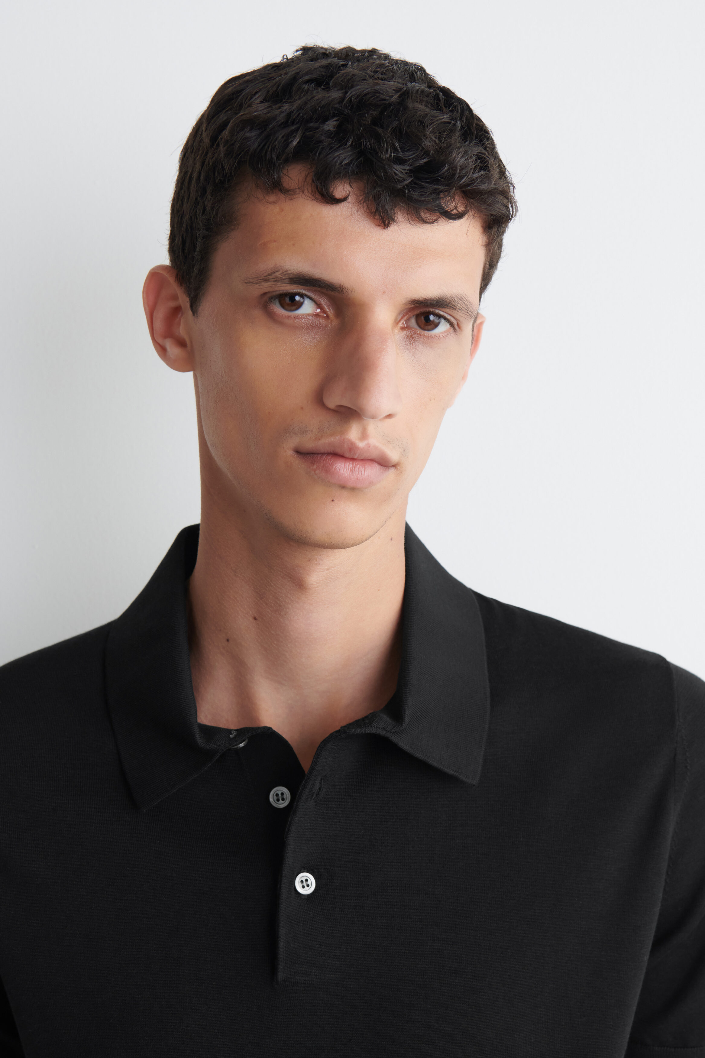 SLIM KNITTED SILK POLO SHIRT - BLACK