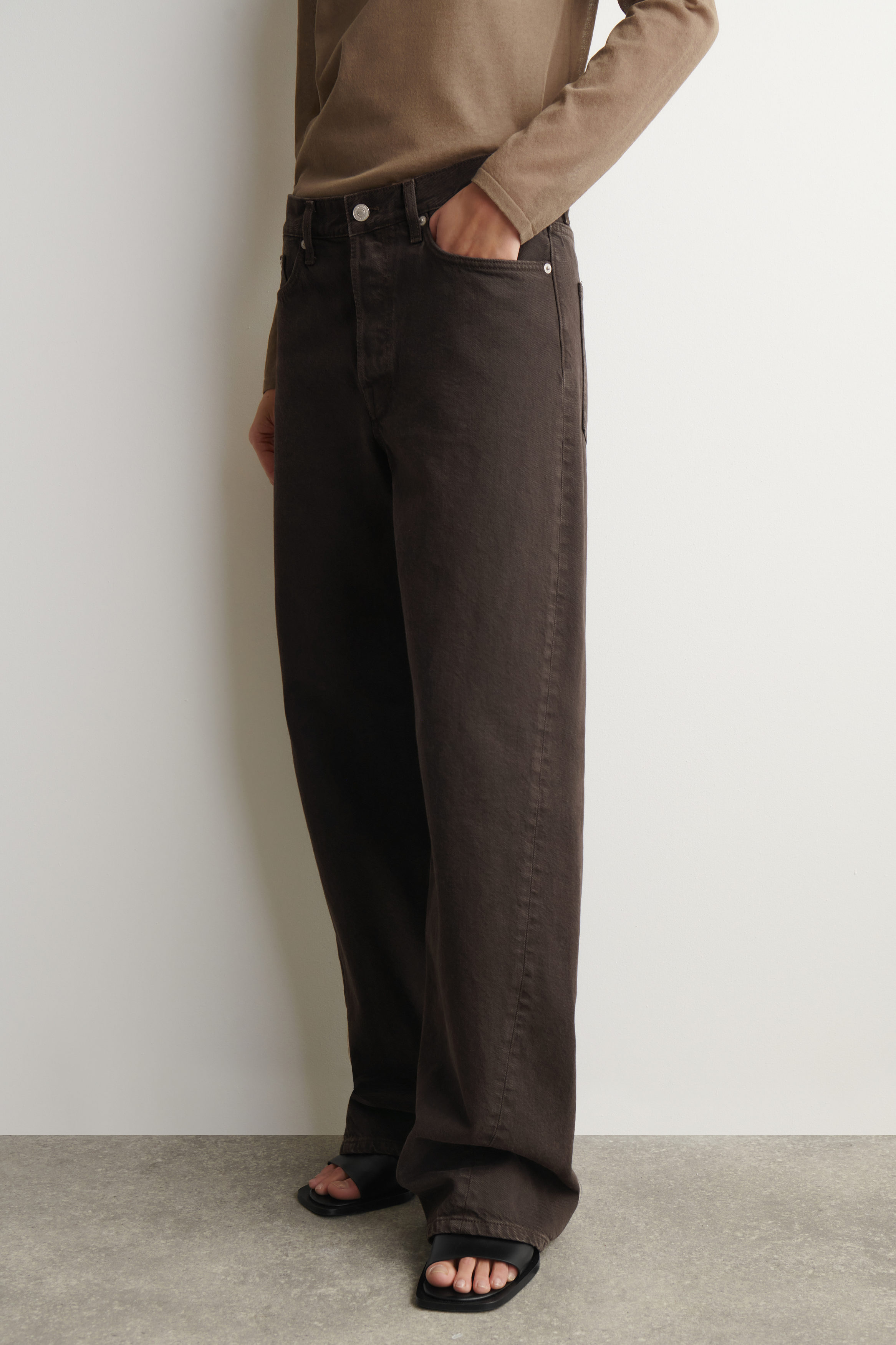 FACADE STRAIGHT-LEG JEANS - BROWN