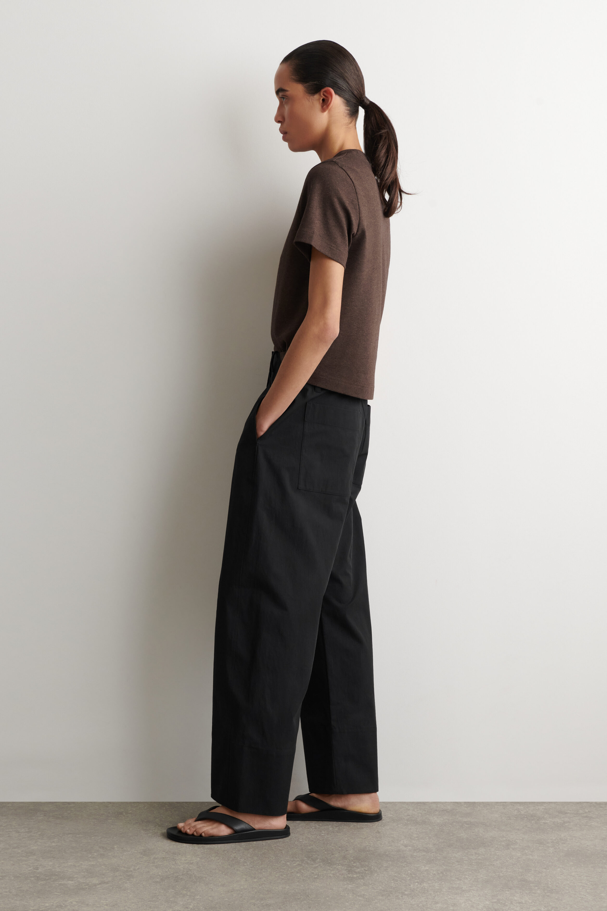 CLEAN CUT T-SHIRT - DARK BROWN