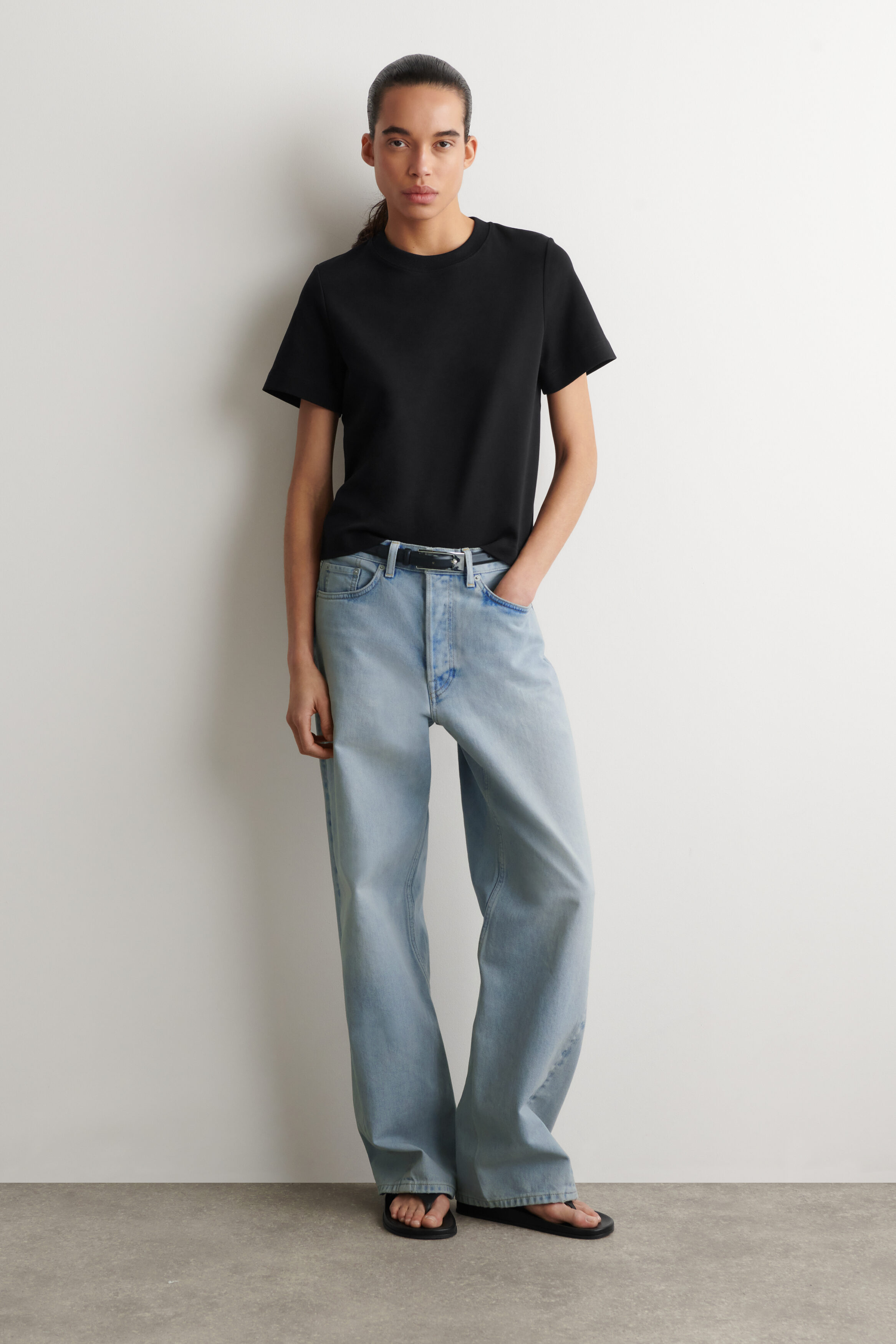 CLEAN CUT T-SHIRT - BLACK