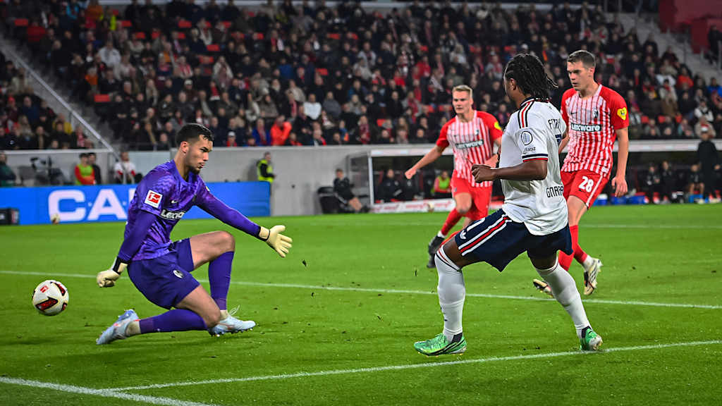 Serge Gnabry trifft zum 2:0 für Bayern in Freiburg
