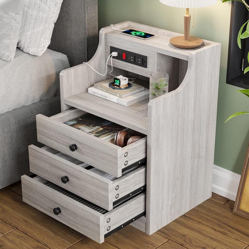 Mesita de noche gris con 3 cajones y estación de carga. Mesita de noche moderna con 2 puertos USB y 2 tomas de corriente para teléfonos y tabletas. Ideal para los artículos esenciales del dormitorio.