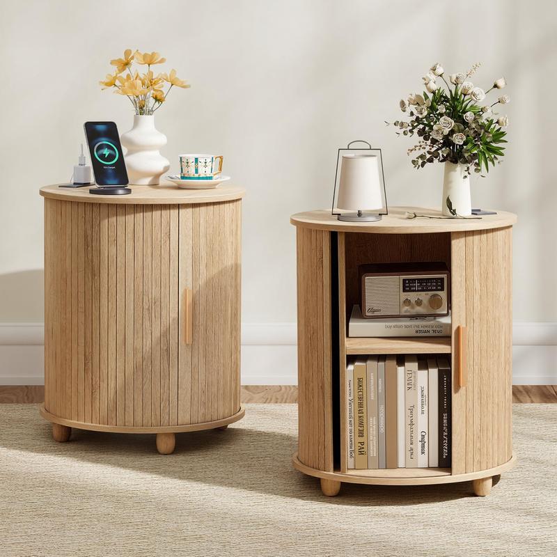Mesita auxiliar redonda estriada Giratree con estación de carga, mesa auxiliar pequeña de estilo rústico con puerta corredera y almacenamiento, mesitas de noche estriadas de madera de mediados de siglo para sala de estar y dormitorio.