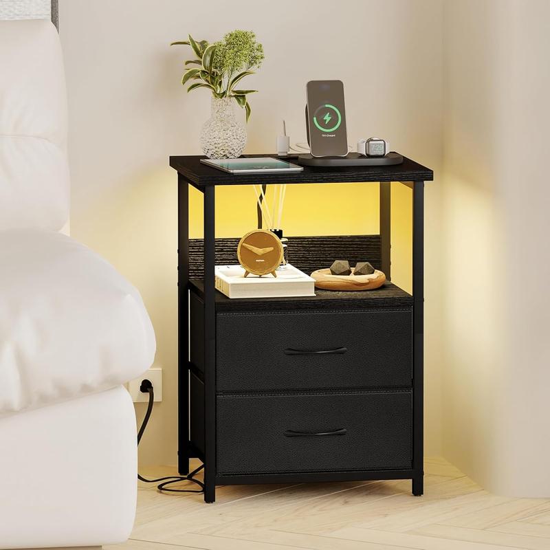 【Summergarden】Mesita de noche con estación de carga, mesita de noche LED con puertos y tomas USB, 2 cajones de almacenamiento de tela con acabado de PU, mesita de noche pequeña, negra