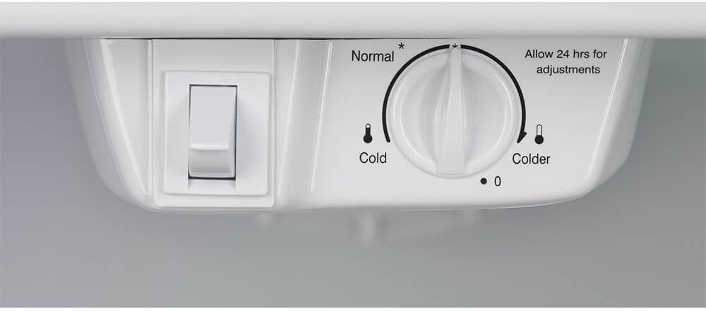 Frigidaire FFTR2021TW 30 Inch Freestanding Top Freezer Refrigerator with 20.4 cu. ft. Total Capacity, 2 Glass Shelves, 5.1 cu. ft. Freezer Capacity, Right Hinge with Reversible Doors,Hinge in White