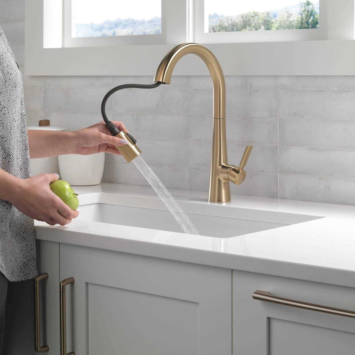 Delta Monrovia Single Handle Pull-Down Kitchen Faucet 9191-CZ-PR-DST - Shop Hardware Tools Online Store