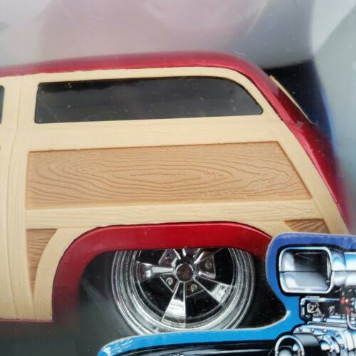 Muscle Machines 1950 Red Ford Woody Wagon 1:18 Scale Die Cast Too Hot New in Box