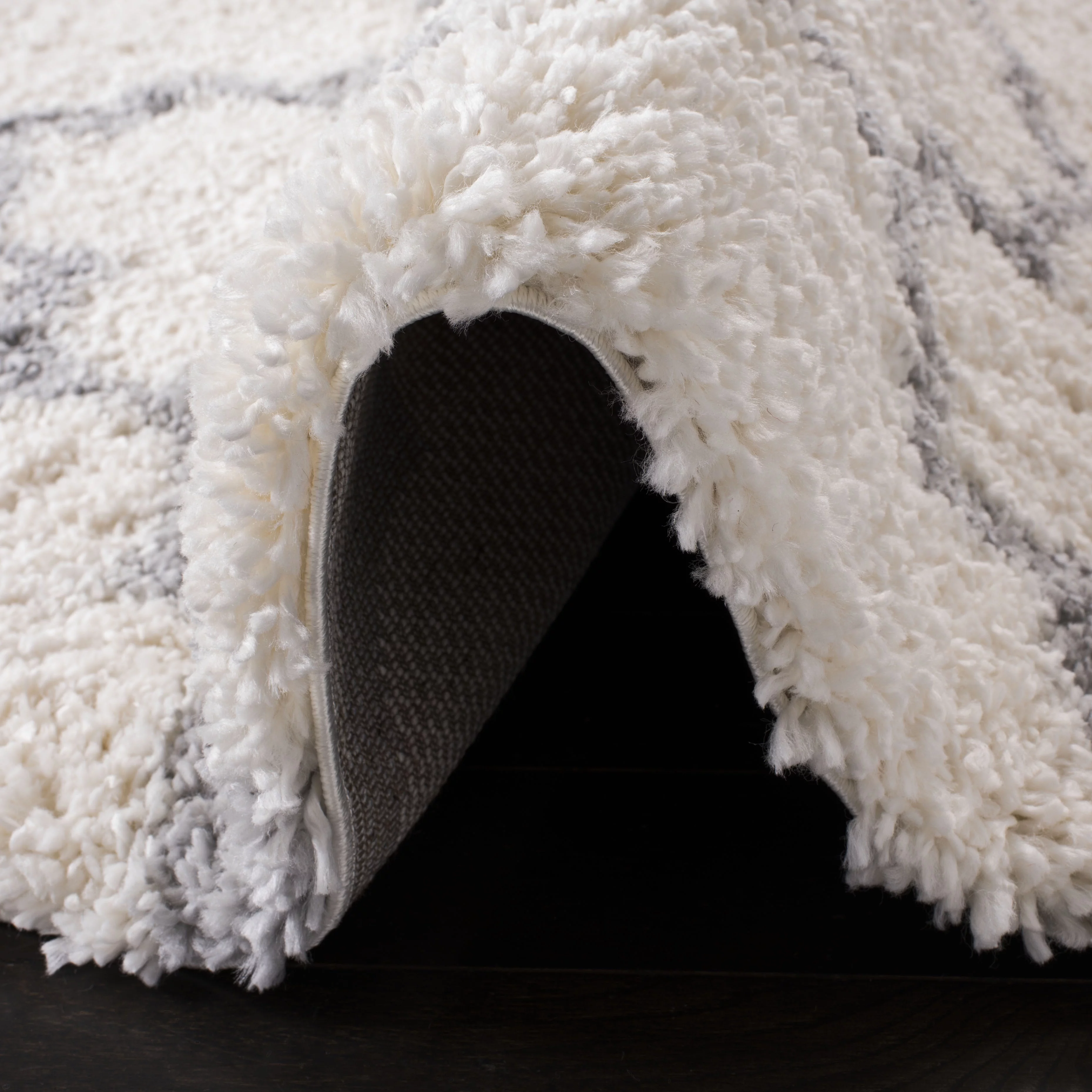 SAFAVIEH Fontana Hilda Geometric Plush Shag Area Rug, Cream/Grey, 9' x 12'
