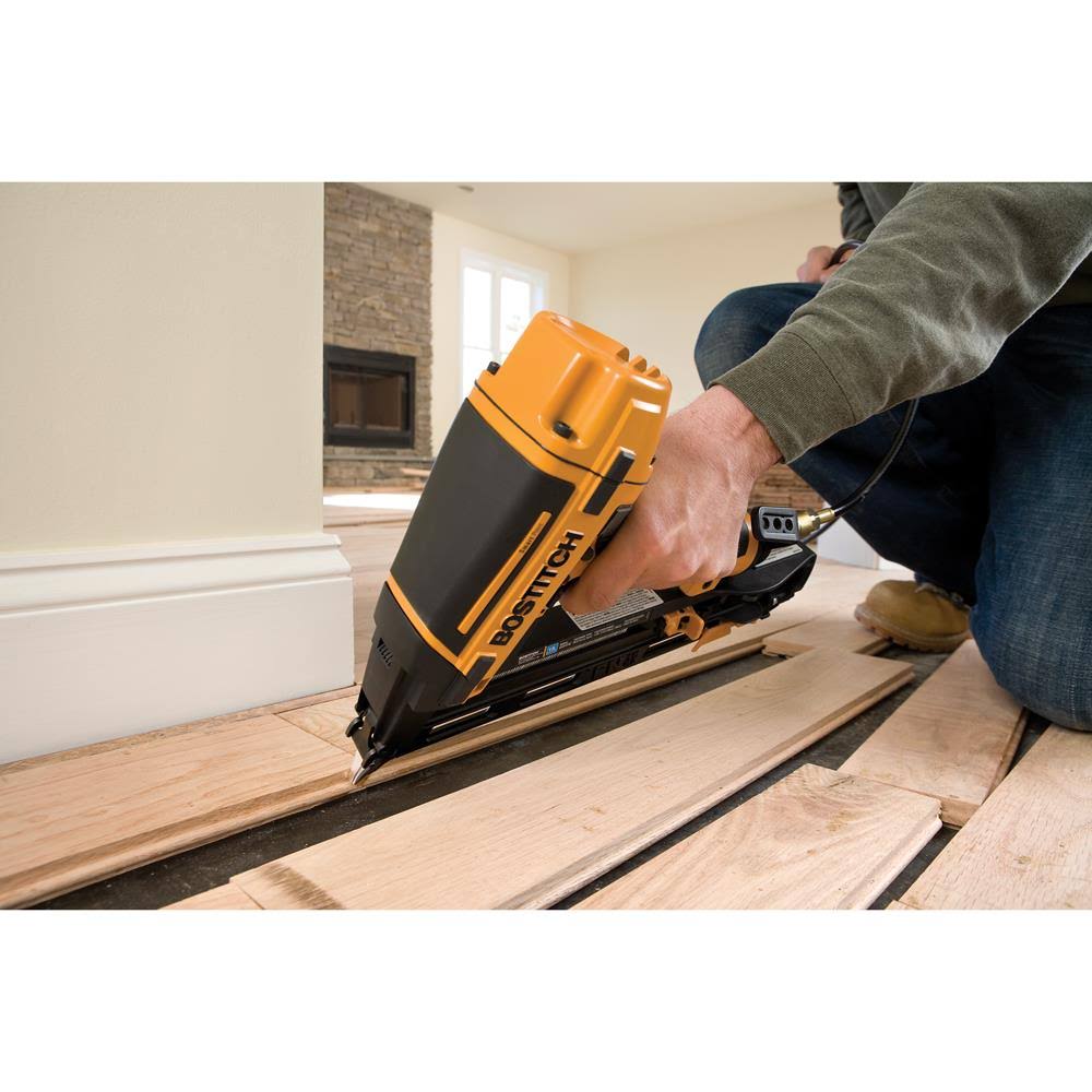 Bostitch BTFP72156 Smart Point 15-Gauge FN Style Angle Finish Nailer Kit