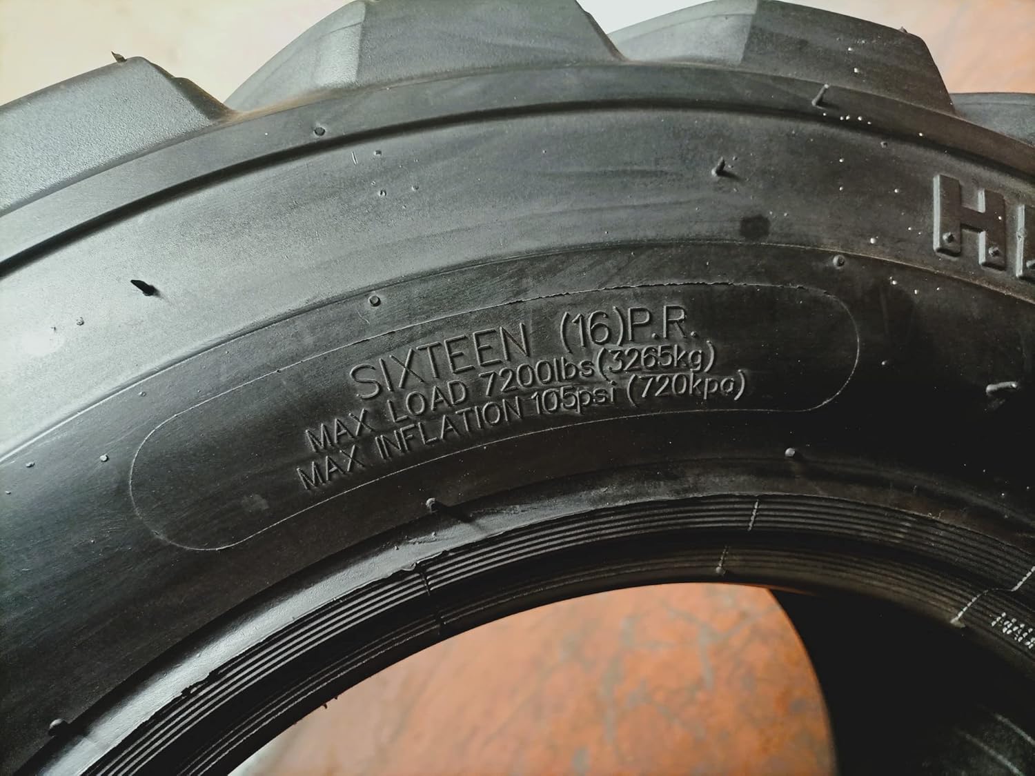 HORSESHOE 12-16.5 14PLY R-4 Skid Steer Tubeless Tires w/Extra Thick Rim-Guard Wall Super Heavy Duty H Load 12x16.5 305/70-16.5 NHS 12165 T168 SKS8 L2/G2