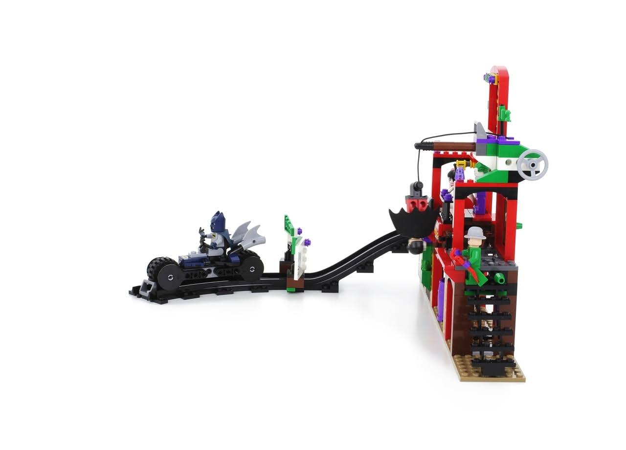 LEGO DC Comics Super Heroes 6857 - The Dynamic Duo Funhouse Escape