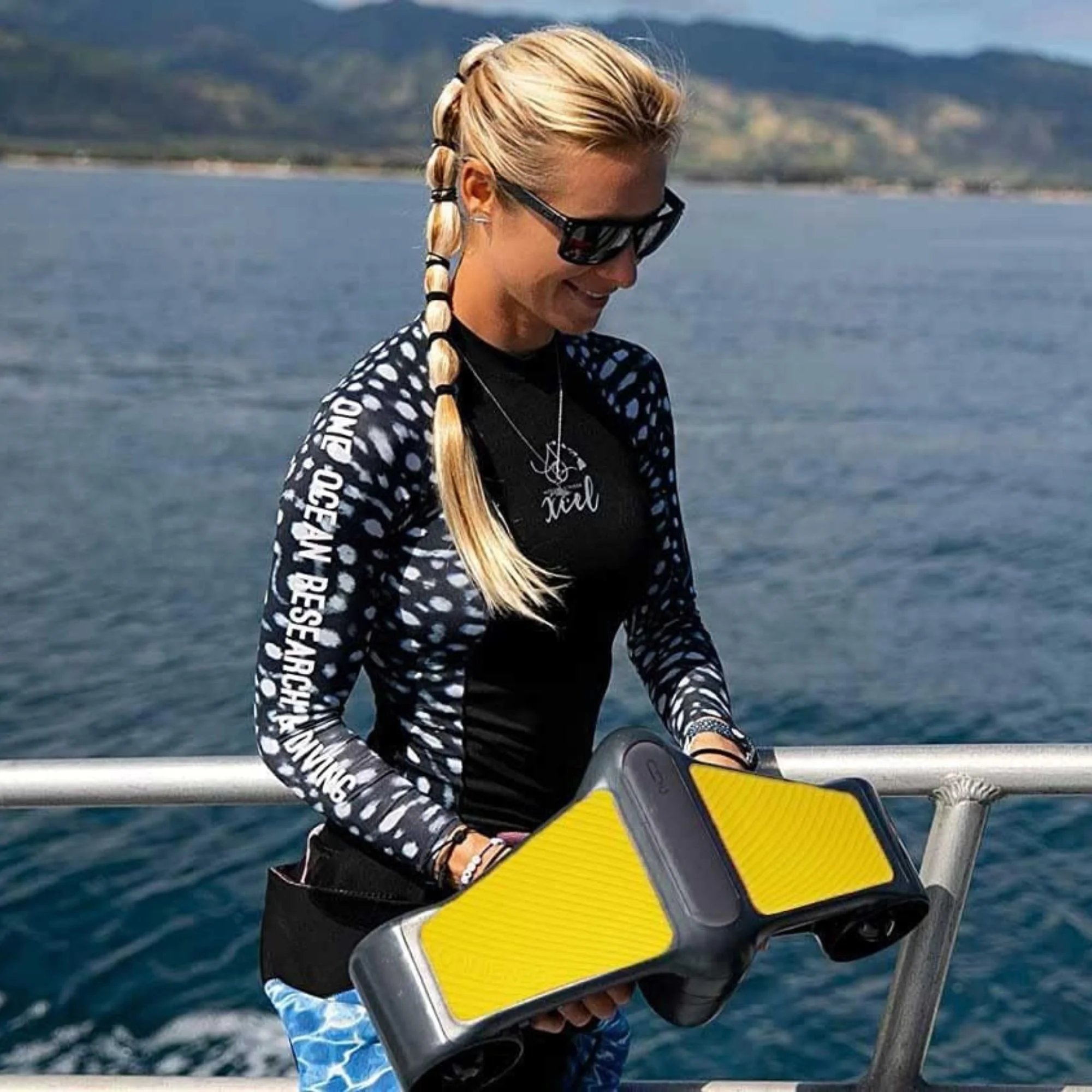 Geneinno S1 Plus Underwater Scooter, Dual Propellers with 2-Speeds - Yellow