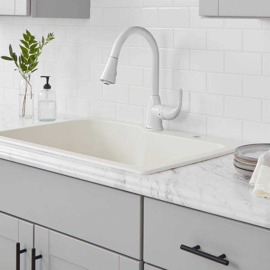 Glacier Bay 67551-0306 Market Single-Handle Pull-Down Sprayer Kitchen Faucet