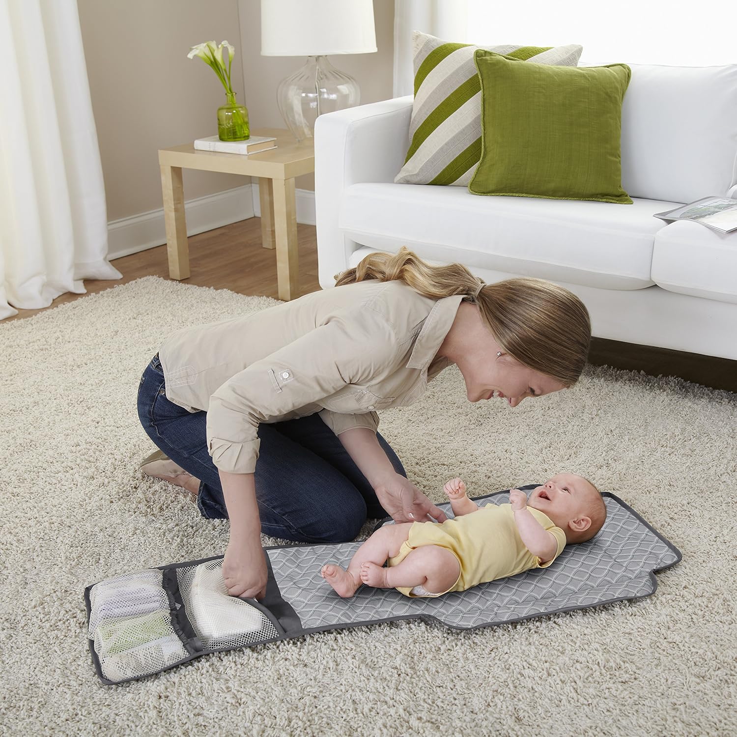 Graco Pack and Play Change 'n Carry Playard | includes Portable Changing Pad, Manor, 40x28.5x29 Inch (Pack of 1)