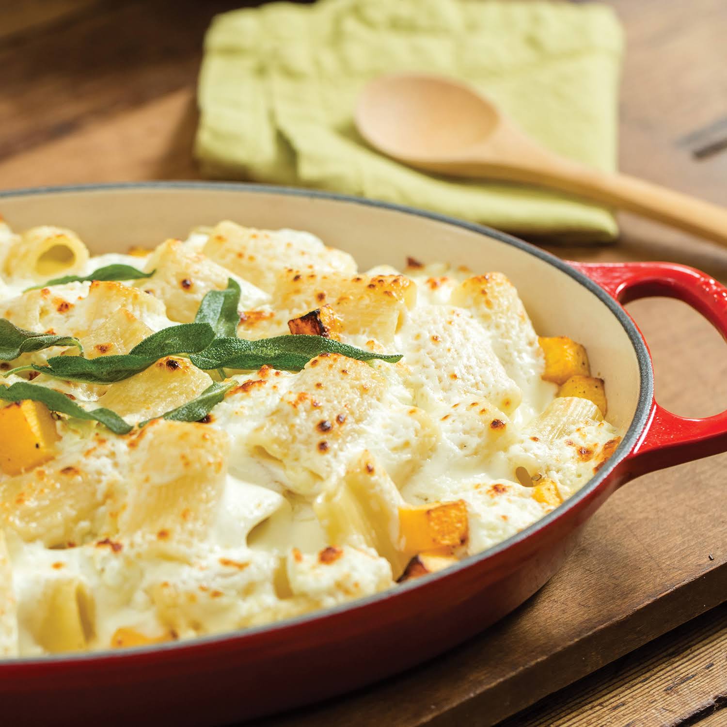 Le Creuset Signature 3-Quart Cast Iron Oval Baker - Flame