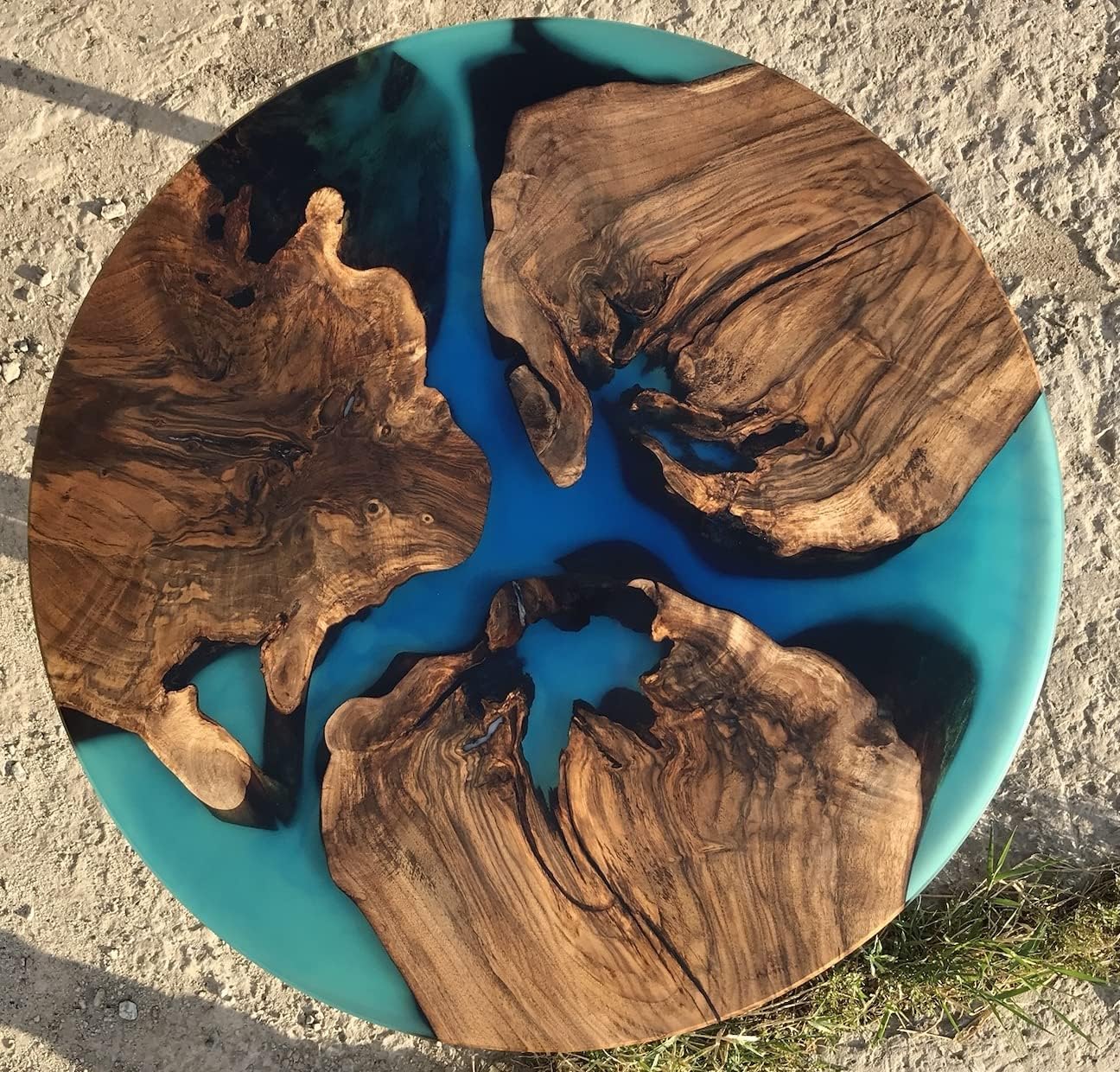 Epoxy Table, Live Edge Log Table,Handmade from efes Naturel, Walnut, Acacia,Chestnut,Olive Options, Completely Handmade, The Possibility to Customize it in Any Size and epoxy Color.