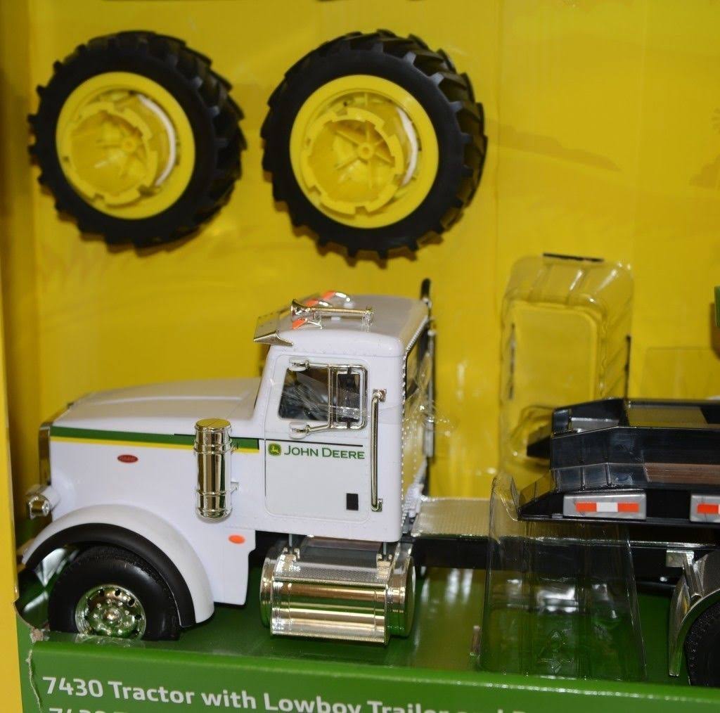 John Deere 1/16 Big Farm Semi with Tractor