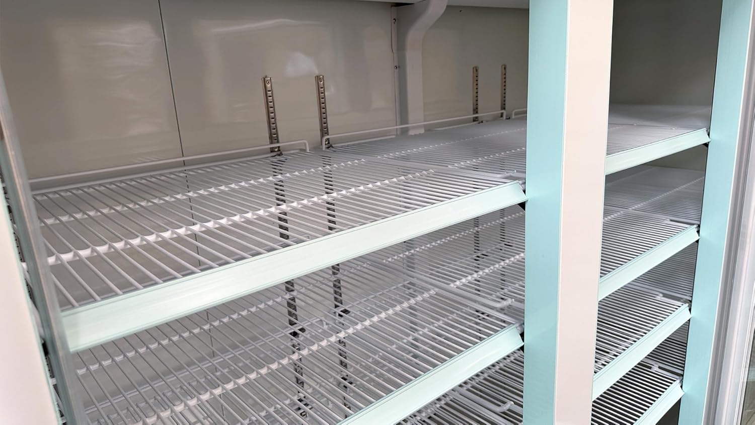 Commercial ETL NSF 3 Glass Door Reach-in Display Merchandiser Refrigerator, 53 cu.ft. 3 Section Upright Fan Cooling Fridge Chiller Cooler SG1.9L3