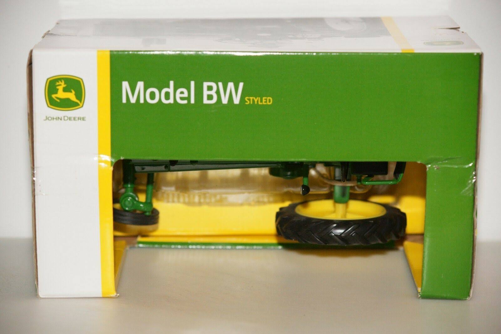 John Deere 1:16 Unstyled Model Tractor