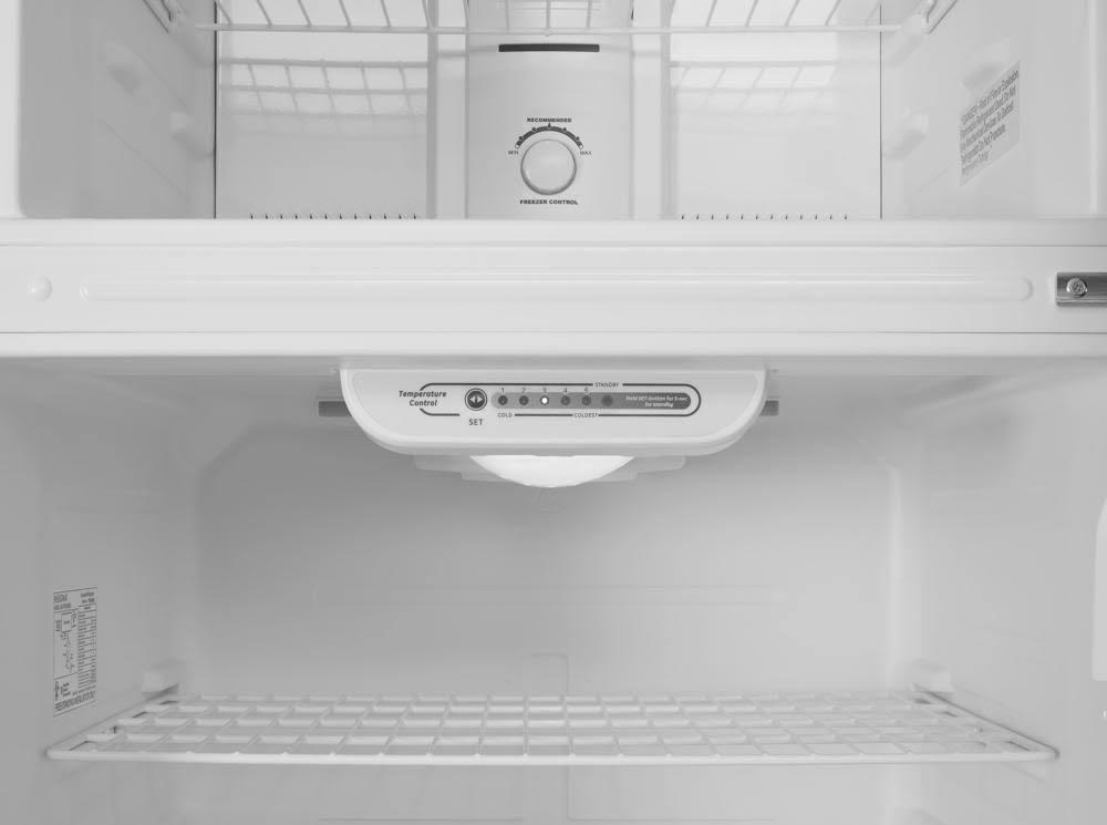 Insignia - 18 Cu. ft. Top-freezer Refrigerator - White