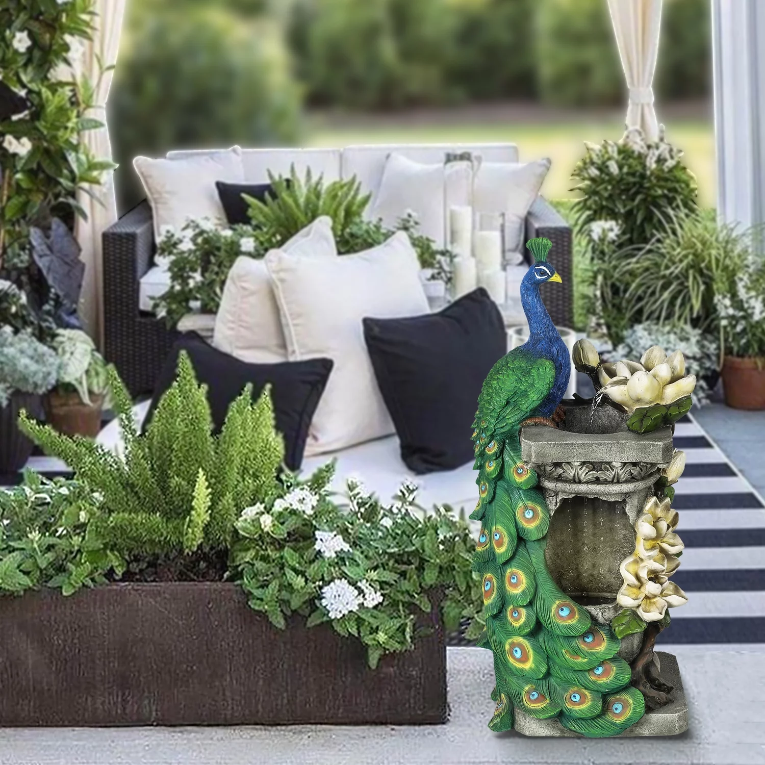 Resin Blue and Green Peacock Outdoor Fountain with LED Light