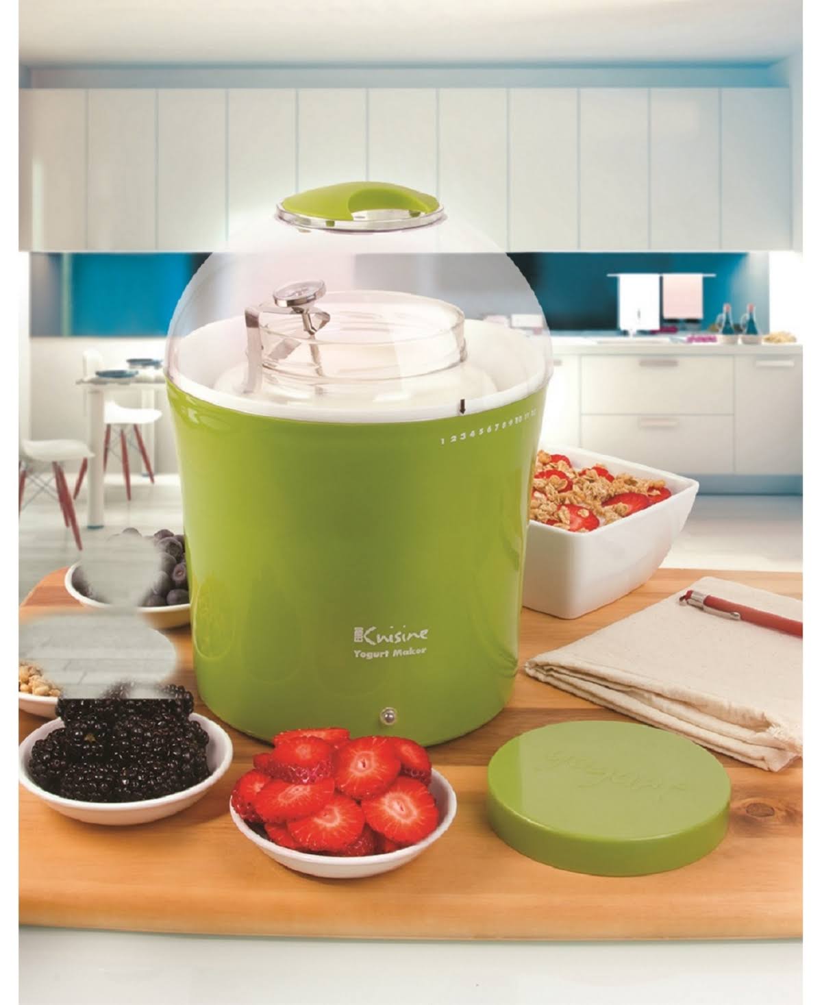 Euro Cuisine 2qt yogurt and Greek yogurt Maker with Glass Jar (Red)