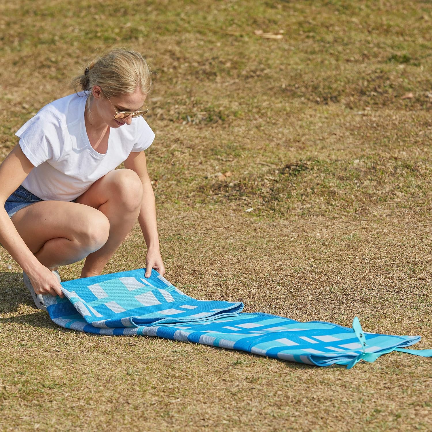CGEAR Sand Free Picnic Mat – Patented Technology, Padded for Comfort, Quick Drying and Machine Washable – Comes with Convenient Carry Handle