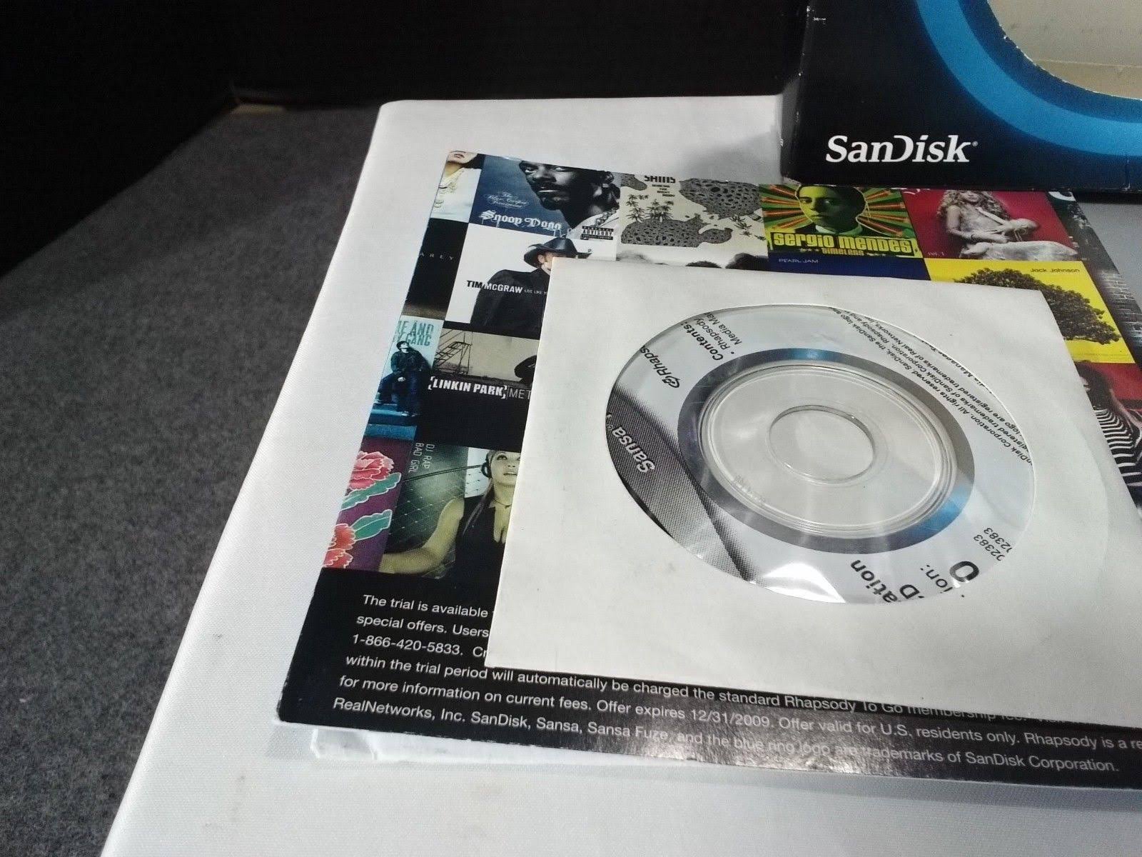 SanDisk Sansa Fuze Black (2 GB) Digital Media Player