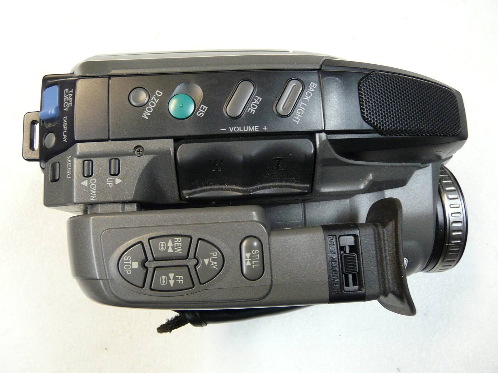 Panasonic PV-L580D Compact VHS/VHS-C Palmcorder Camcorder Bundle