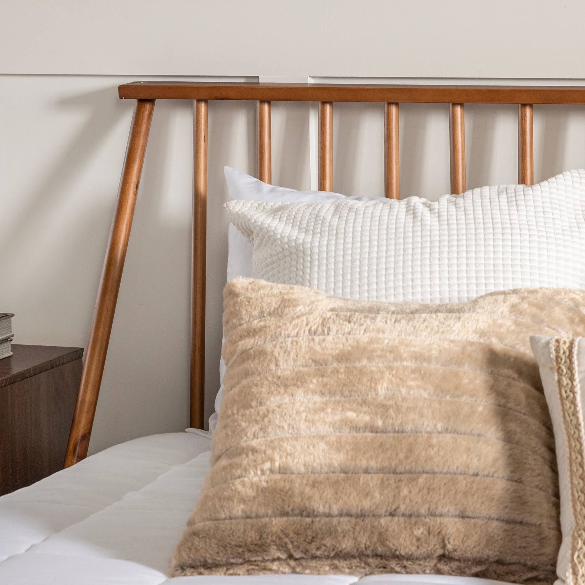 Carson Carrington Blaney Solid Pine Wood Spindle Bed - Caramel - Queen