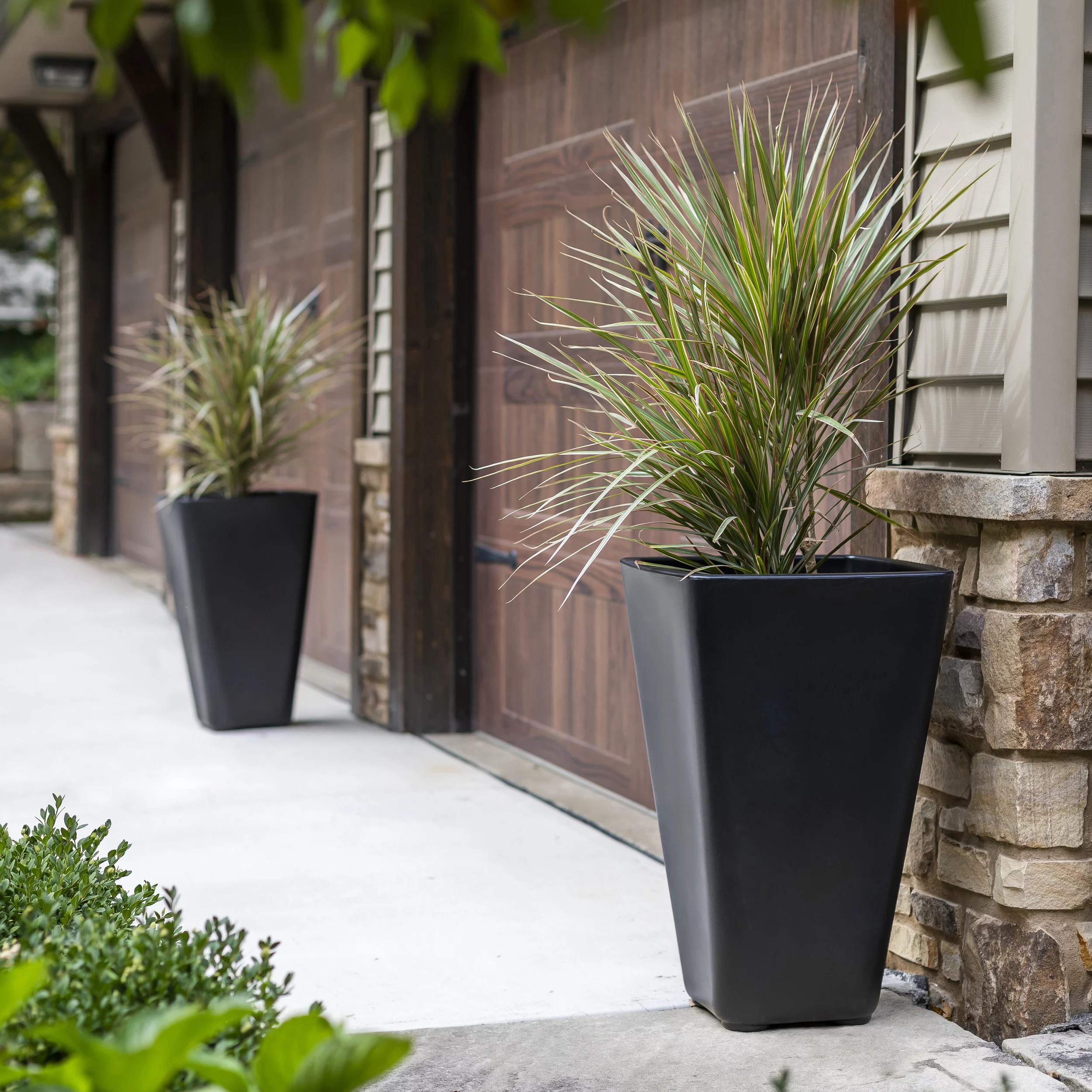 Step2 Bridgeview 26" Tall 2pk Black Square Indoor Outdoor Plastic Planter