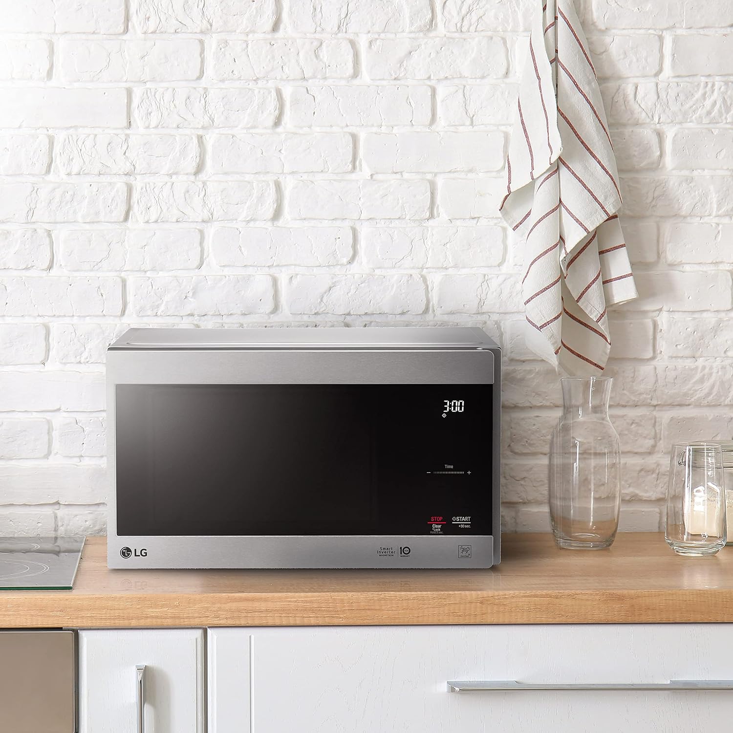 LG LMC0975ASZ 0.9 CF Countertop Microwave, Smart Inverter, Easy-Clean Interior with Hexagonal Ring, Stainless Steel