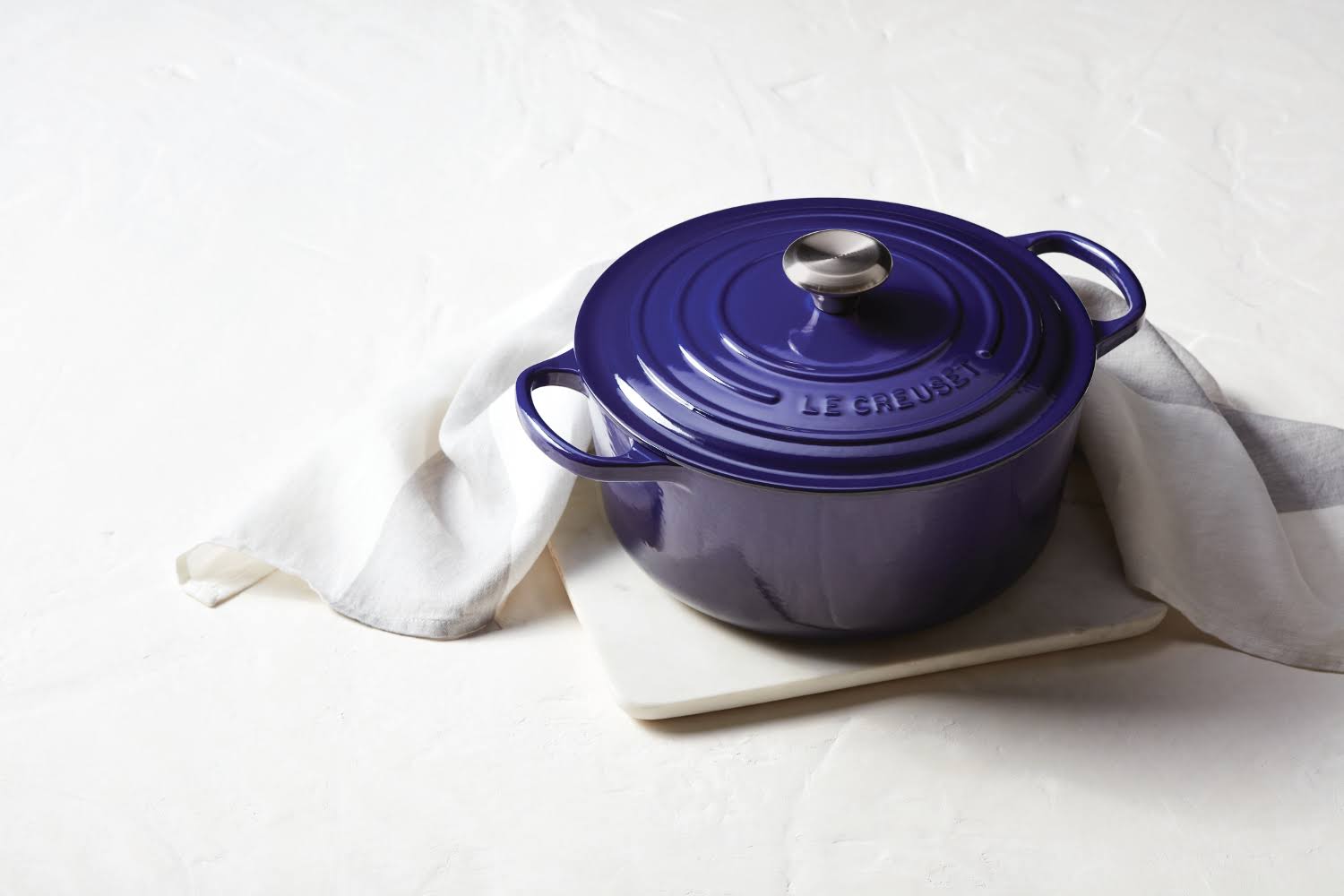 Le Creuset 3.5-Qt. Signature Round Dutch Oven - Indigo