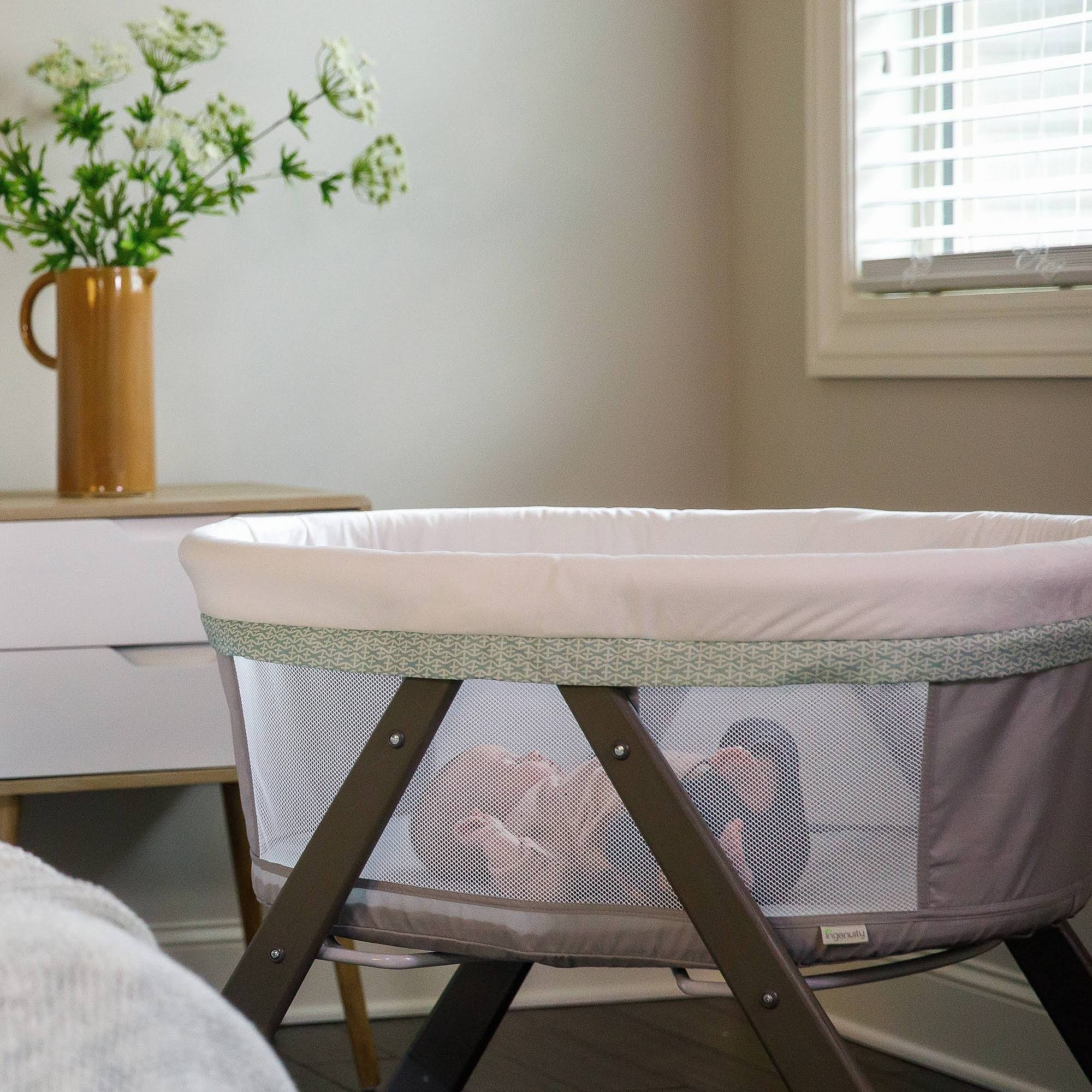 Ingenuity 11913 - Foldaway Rocking Wood Bassinet Wallace