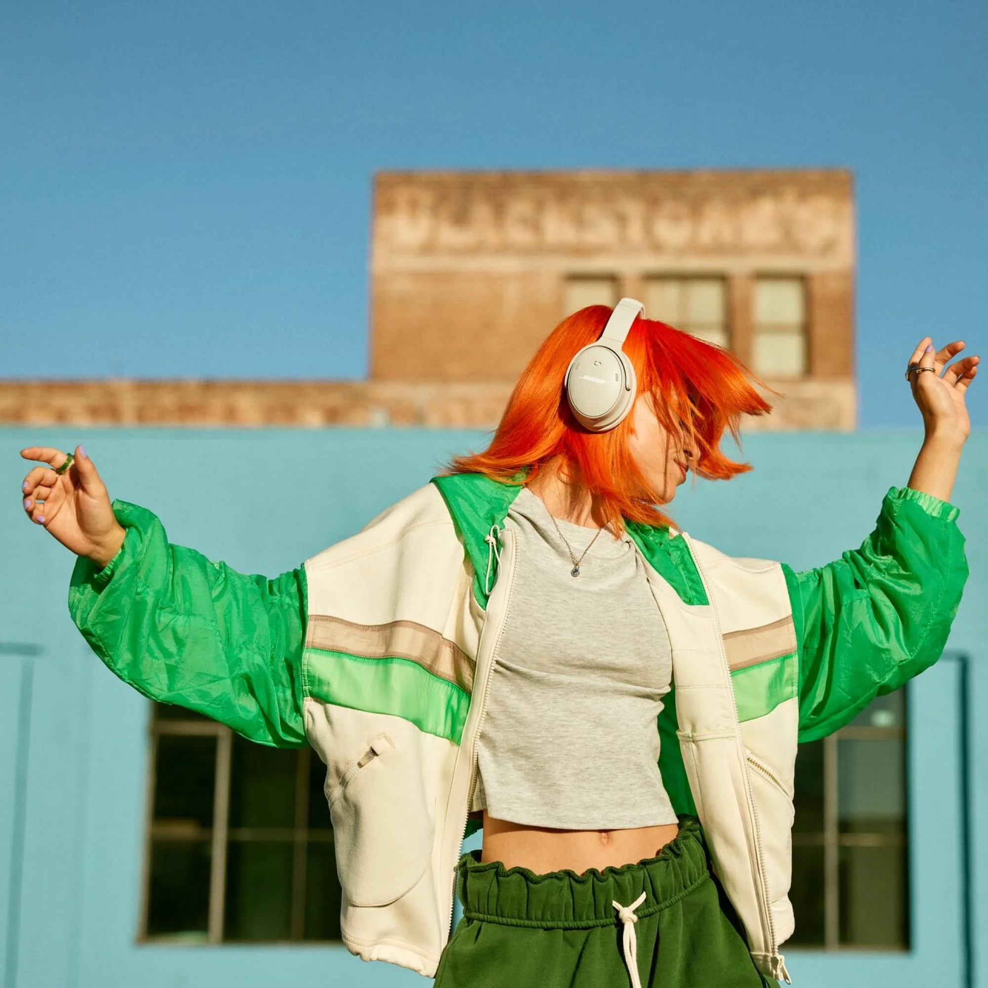 Bose QuietComfort Headphones Noise Cancelling Over-Ear Wireless Bluetooth Earphones, Black