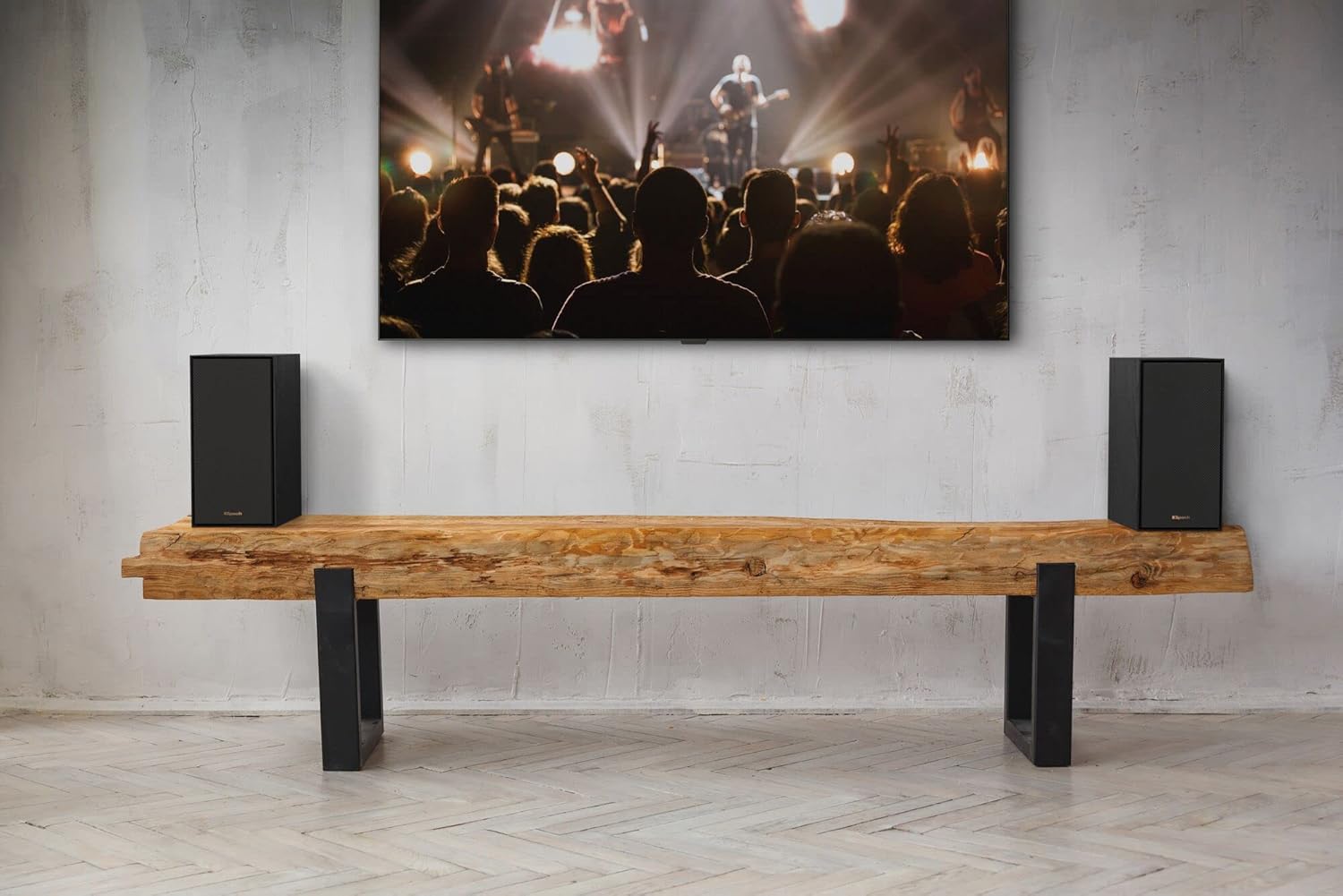 Klipsch Reference R-40PM Powered Bookshelf Speakers - 90-Degree x 90-Degree Tractrix Horn - Linear Travel Suspension - Sleek, Modern Appearance (Renewed)