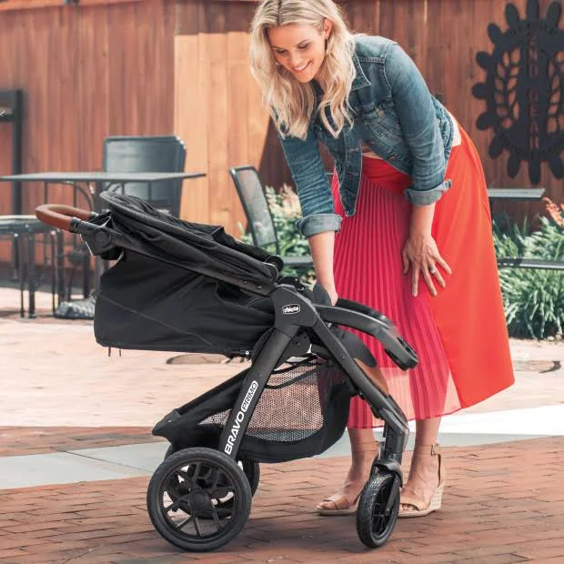 Chicco Bravo Primo Trio Travel System in Springhill