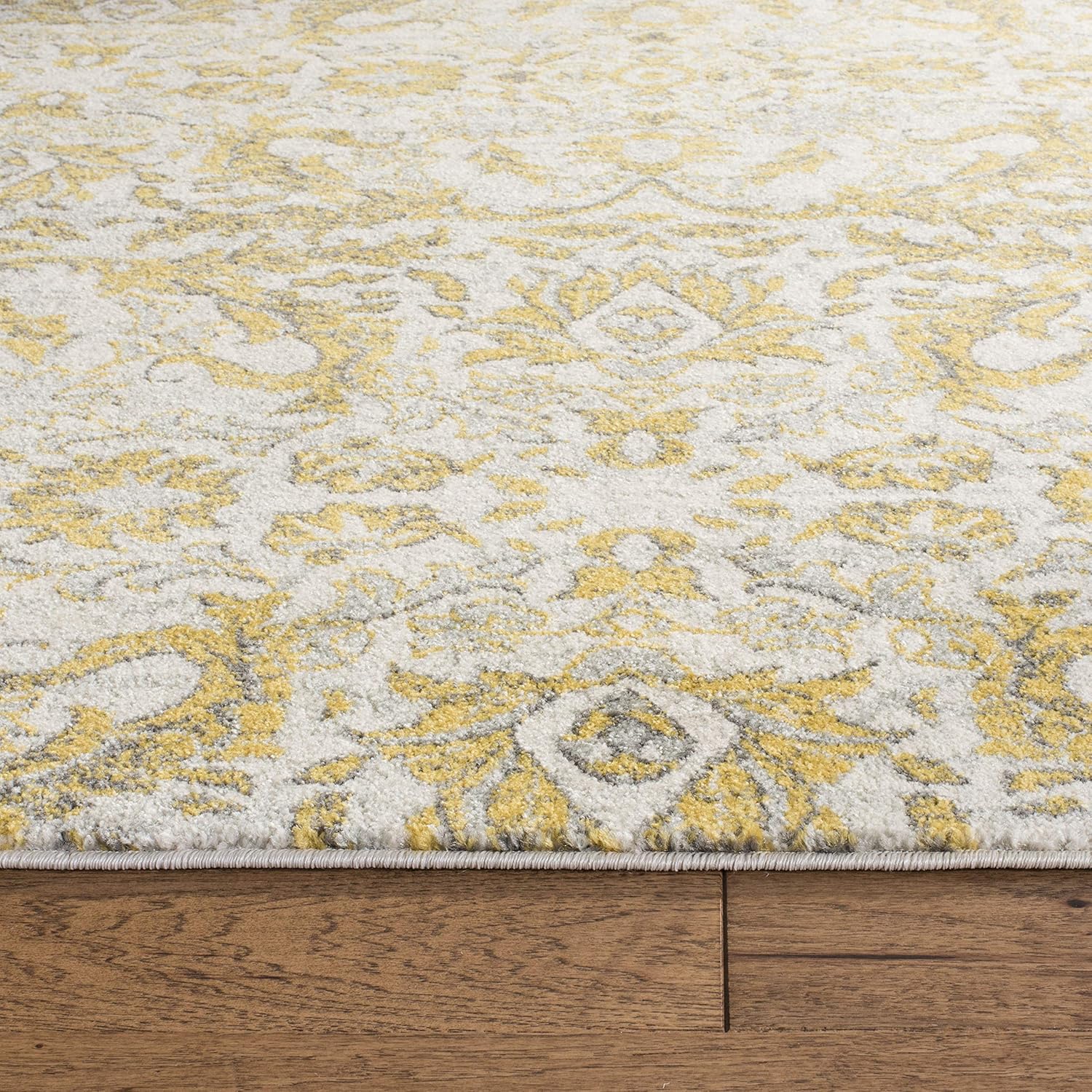 SAFAVIEH Evoke Collection Area Rug - 10' x 14', Ivory & Gold, Shabby Chic Oriental Design, Non-Shedding & Easy Care, Ideal for High Traffic Areas in Living Room, Bedroom (EVK238S)