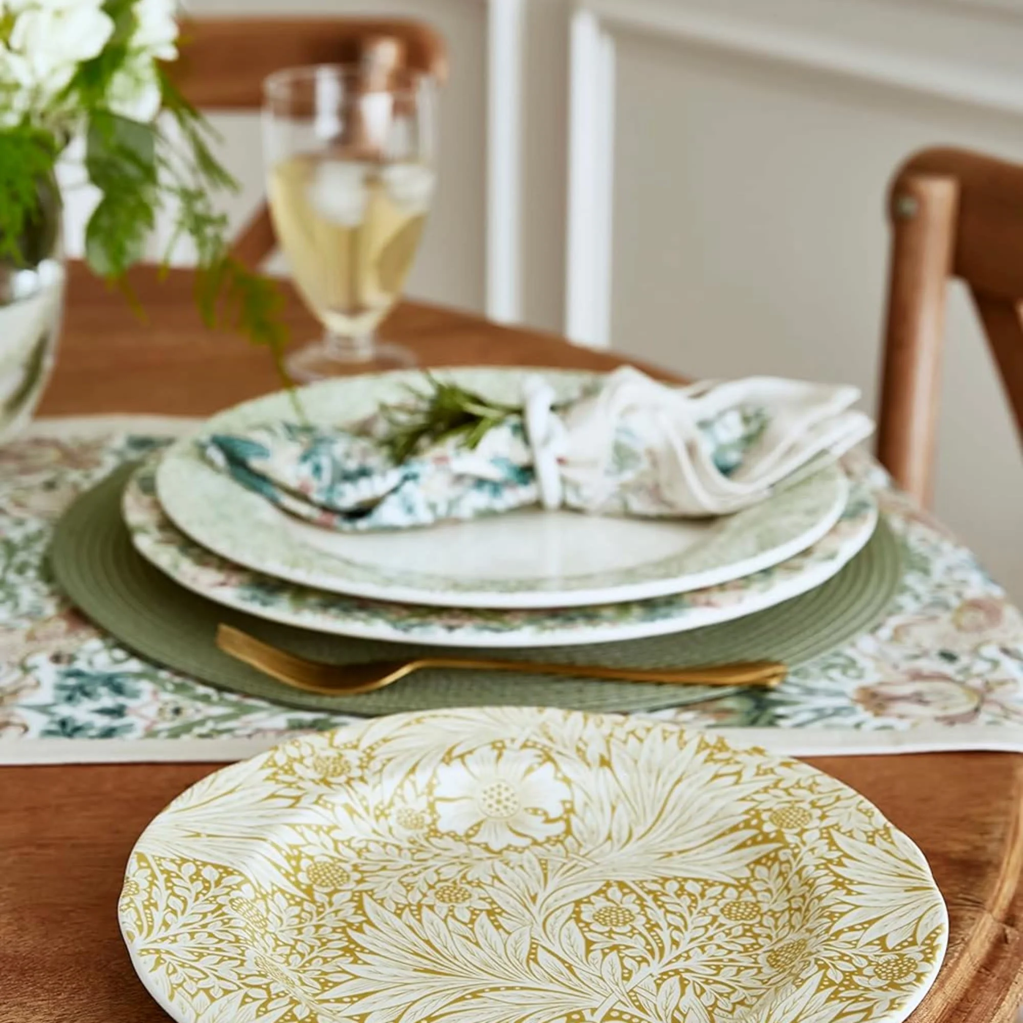 Spode Morris & Co Luncheon Plate Set of 4, Multicolored