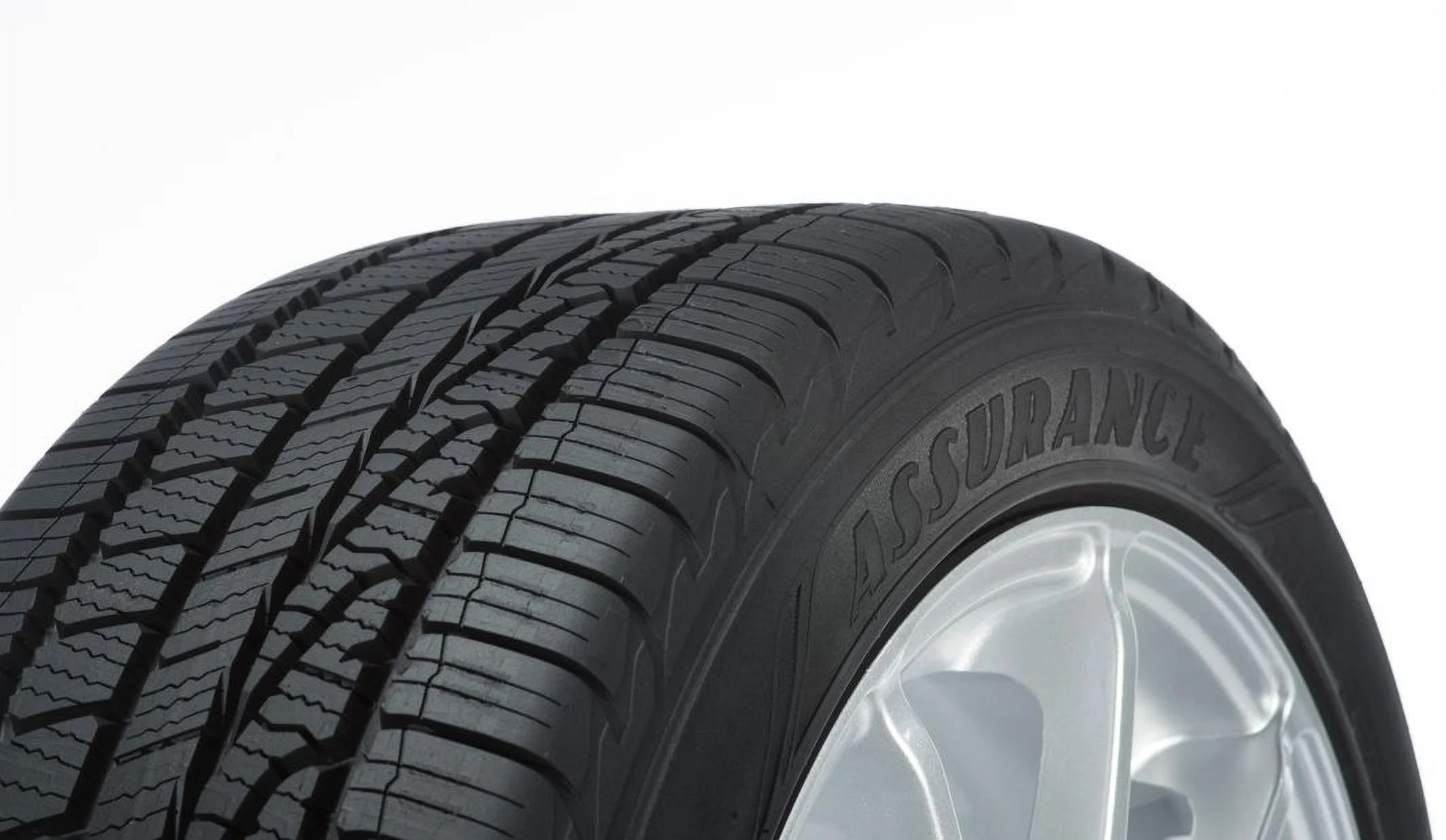 Goodyear Assurance Weatherready 215/55R16 97H All-Season Tire