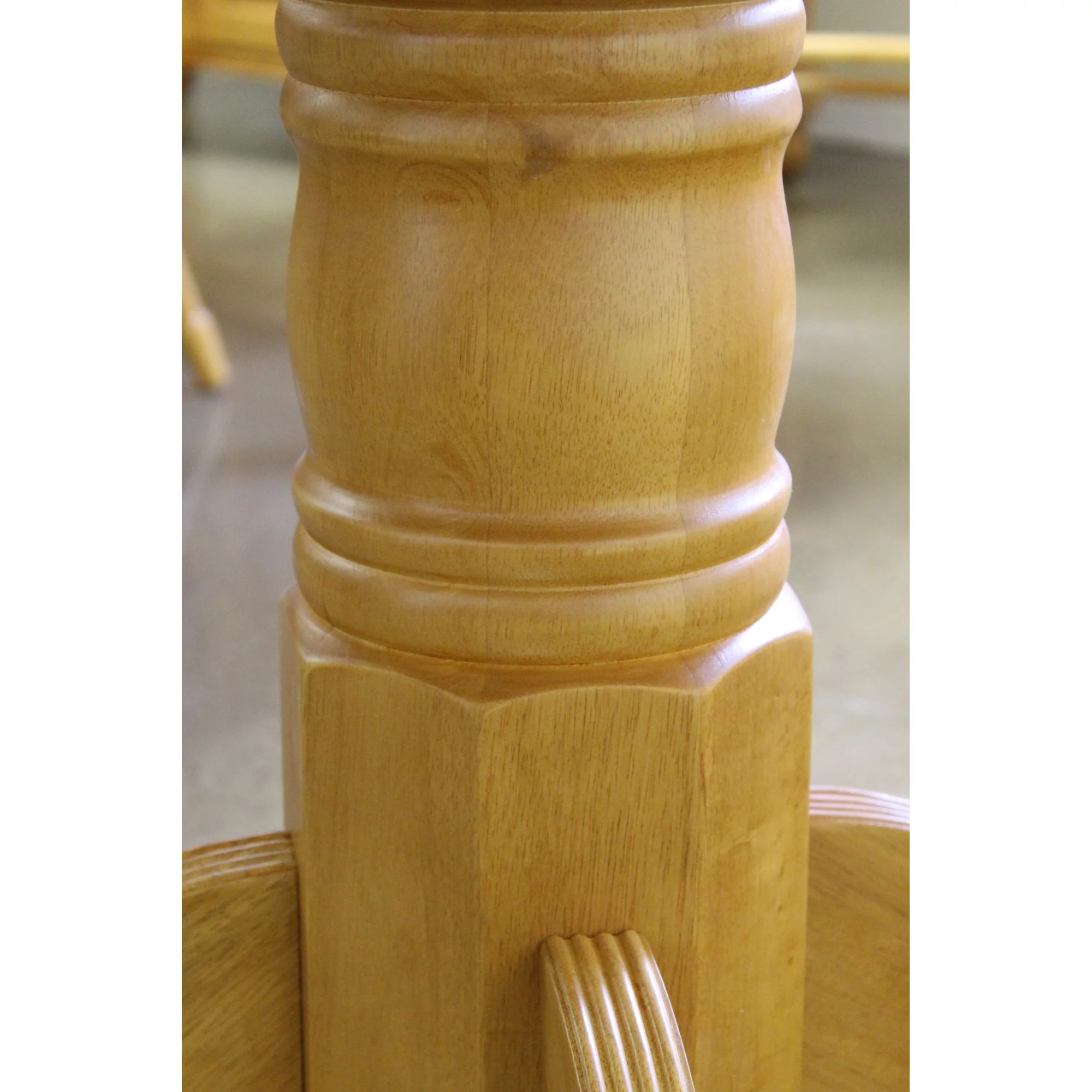 Sunset Trading Oak Selections 42" Round Extendable Wood Dining Table in Oak